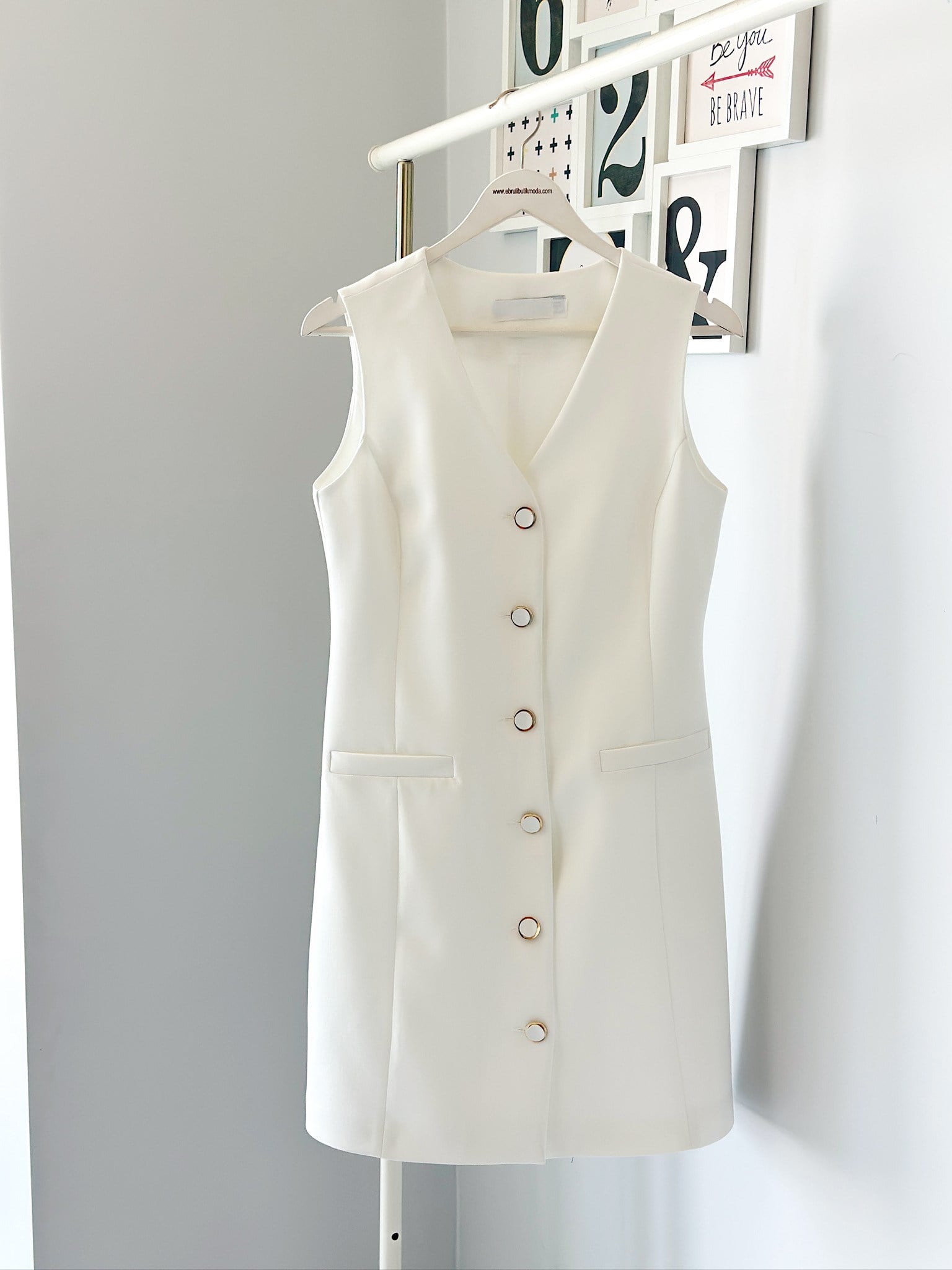 AKSESUAR DÜĞMELİ PREMIUM ELBİSE