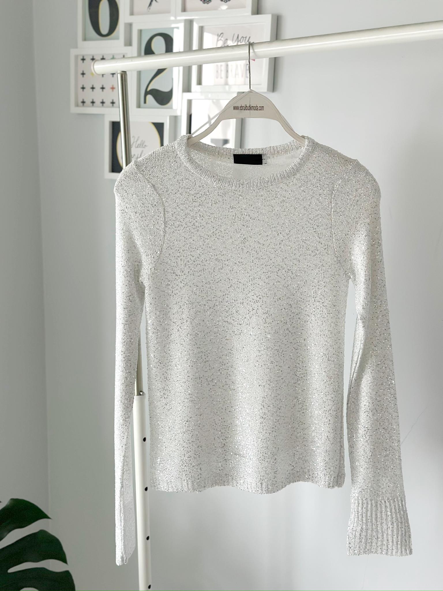 ASTARLI PUL İŞLEMELİ TRİKO