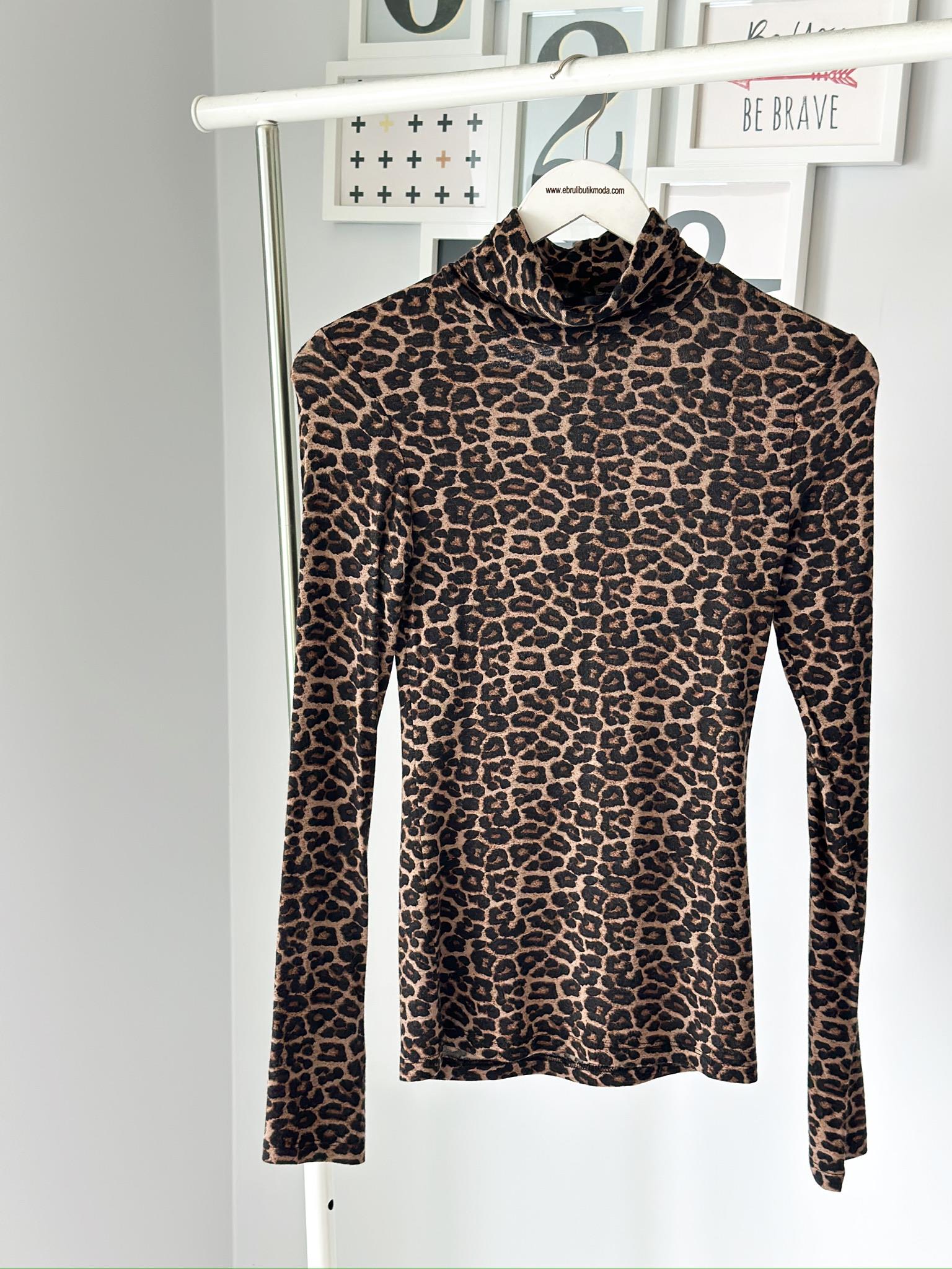 BALIKÇI YAKA PARMAK GEÇMELİ BLUZ