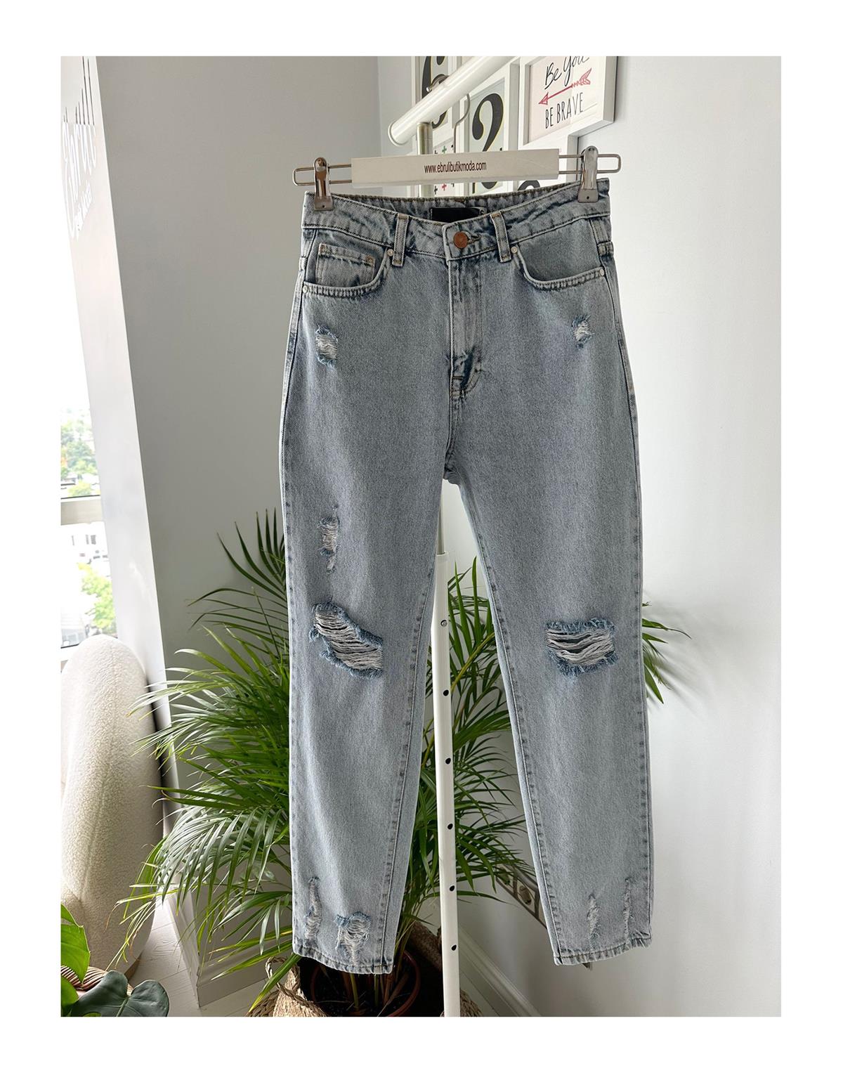 BUZ MAVİ YIRTIKLI JEAN