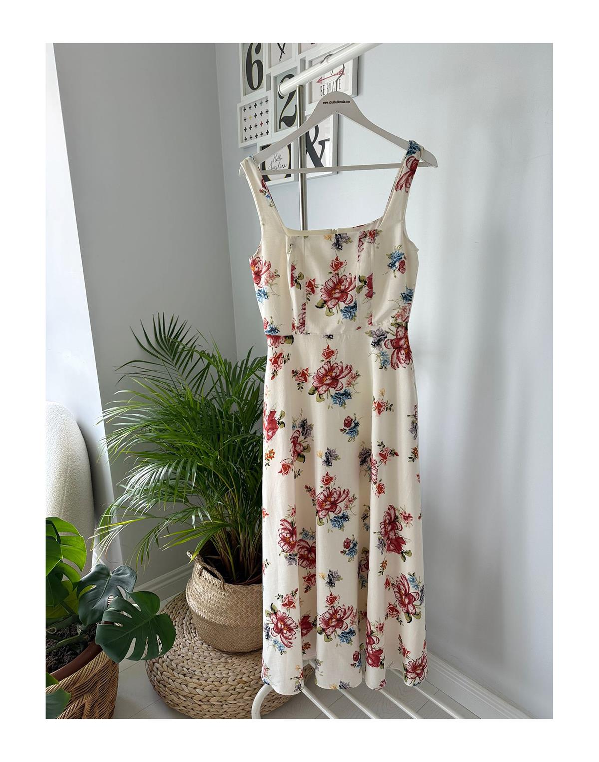 ÇİÇEK DESENLİ CEPLİ ELBİSE