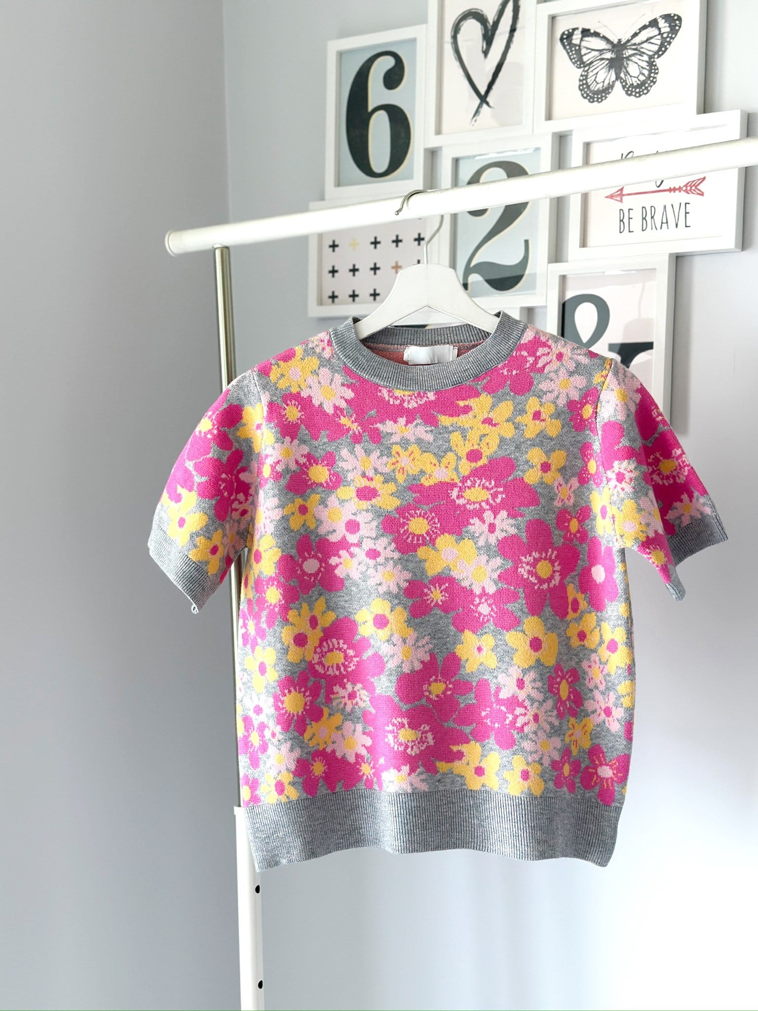 ÇİÇEK DESENLİ YARIM KOL TRİKO