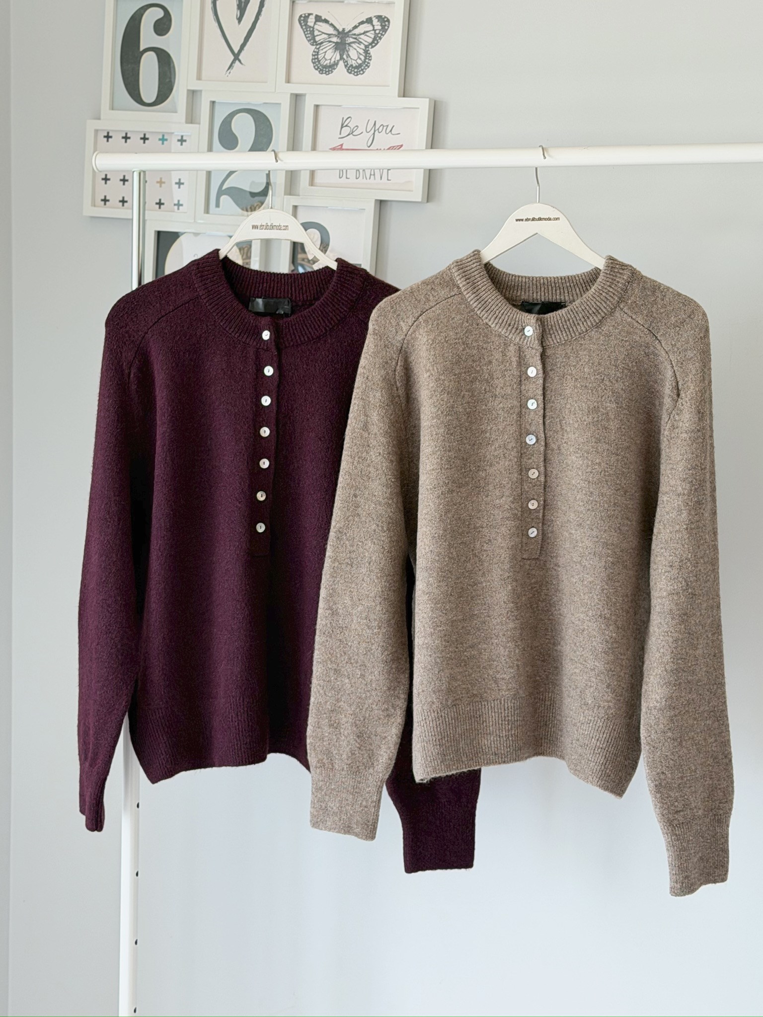 DÜĞME DETAYLI YÜN İÇERİKLİ  KAZAK