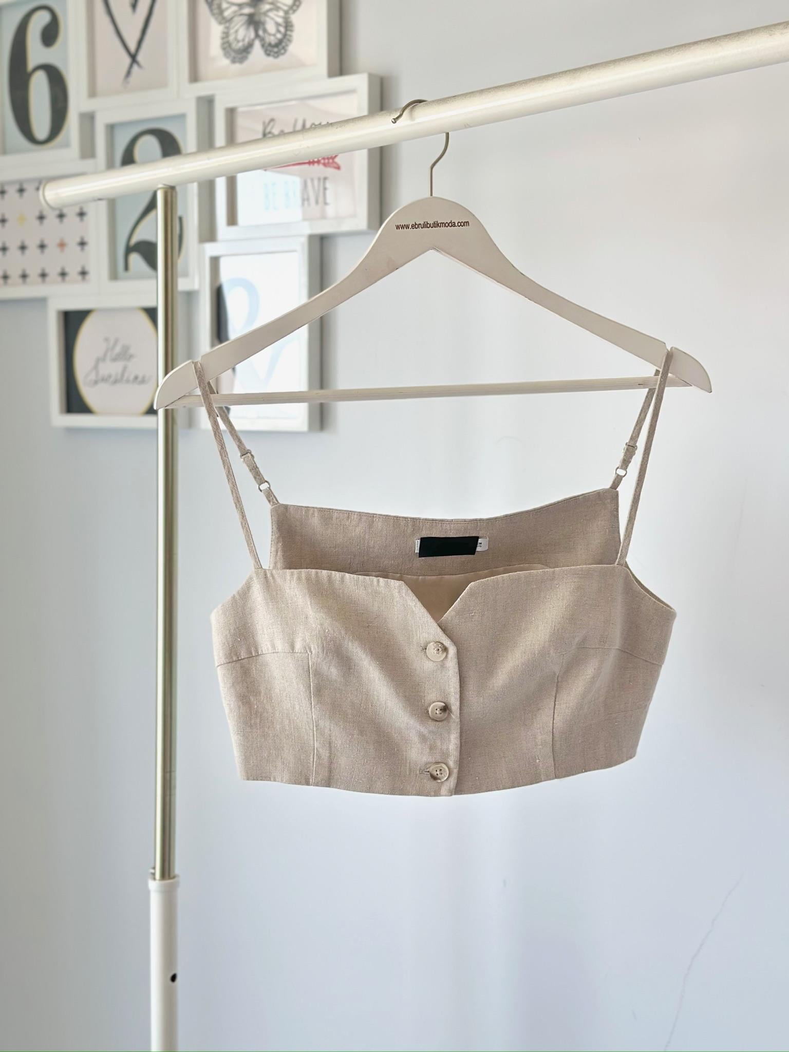 DÜĞMELİ CROP YELEK