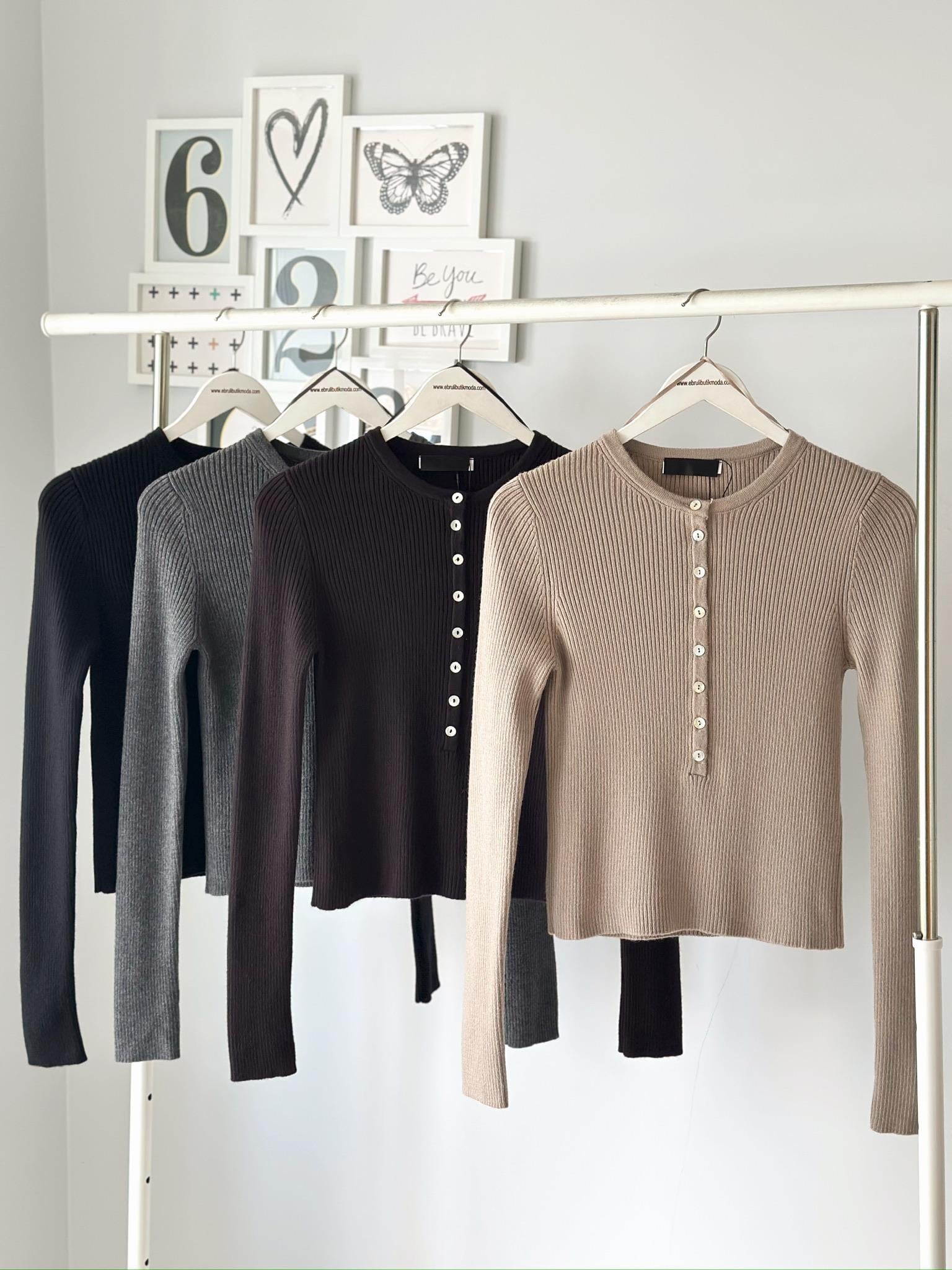 DÜĞMELİ FİTİLLİ TRİKO KAZAK