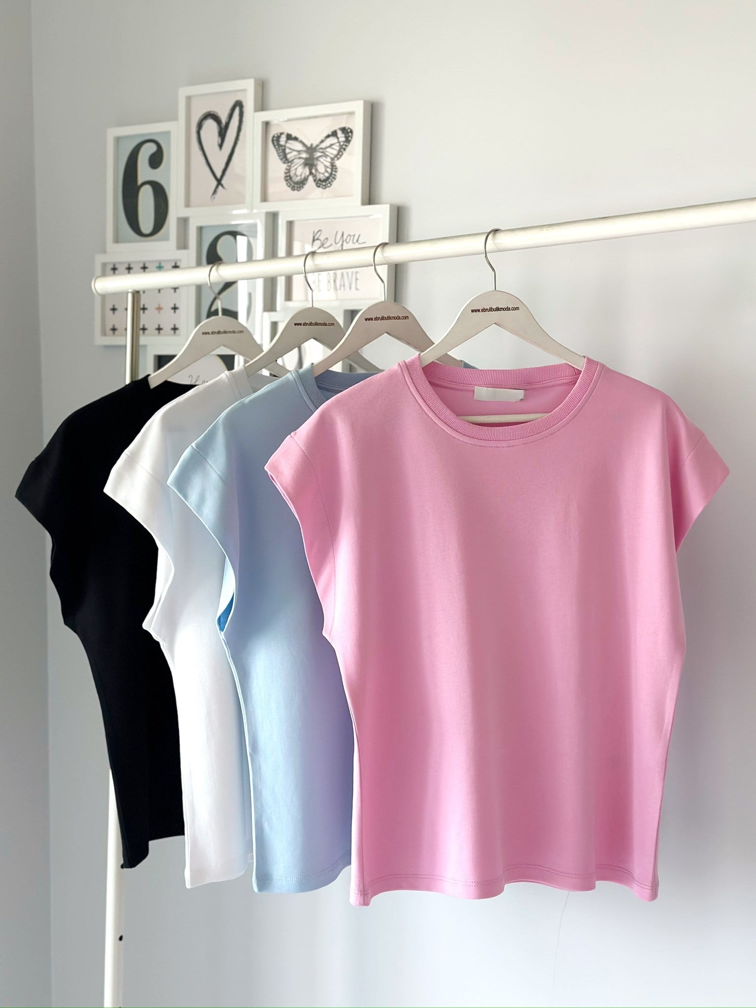 GENİŞ OMUZ PAMUK BASİC TSHIRT