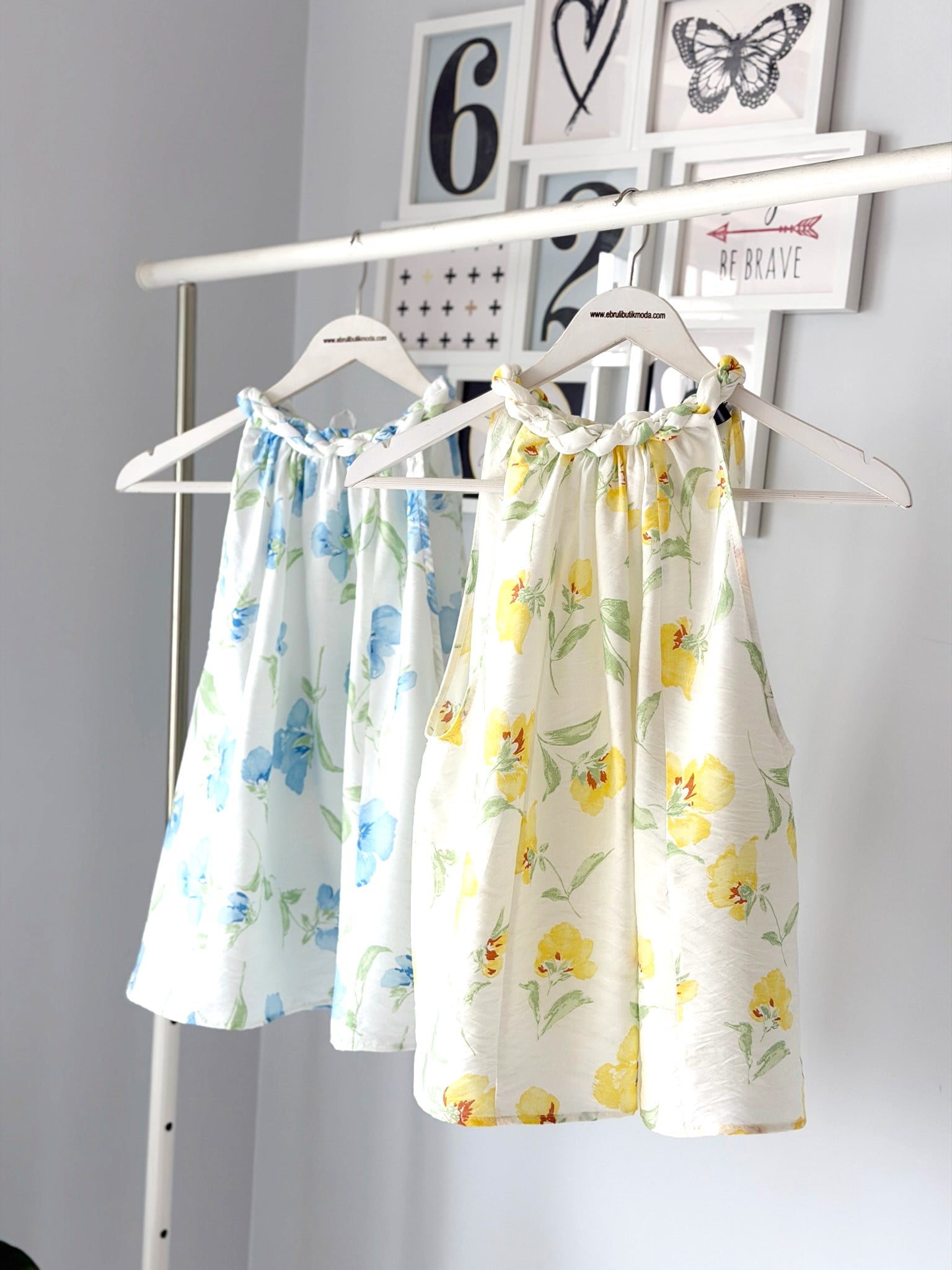HALTER YAKA MODAL ÇİÇEKLİ BLUZ