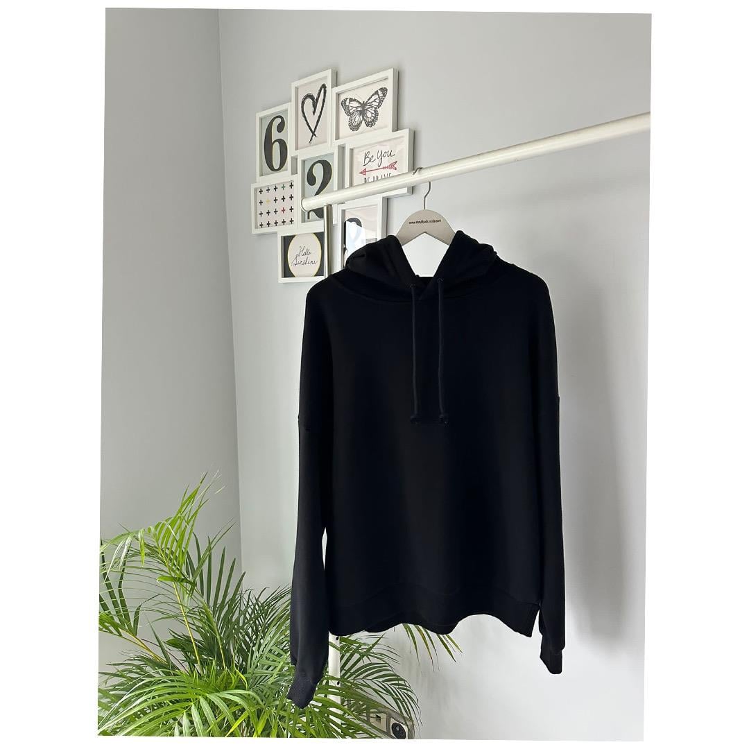 KAPŞONLU SİYAH SWEATSHIRT