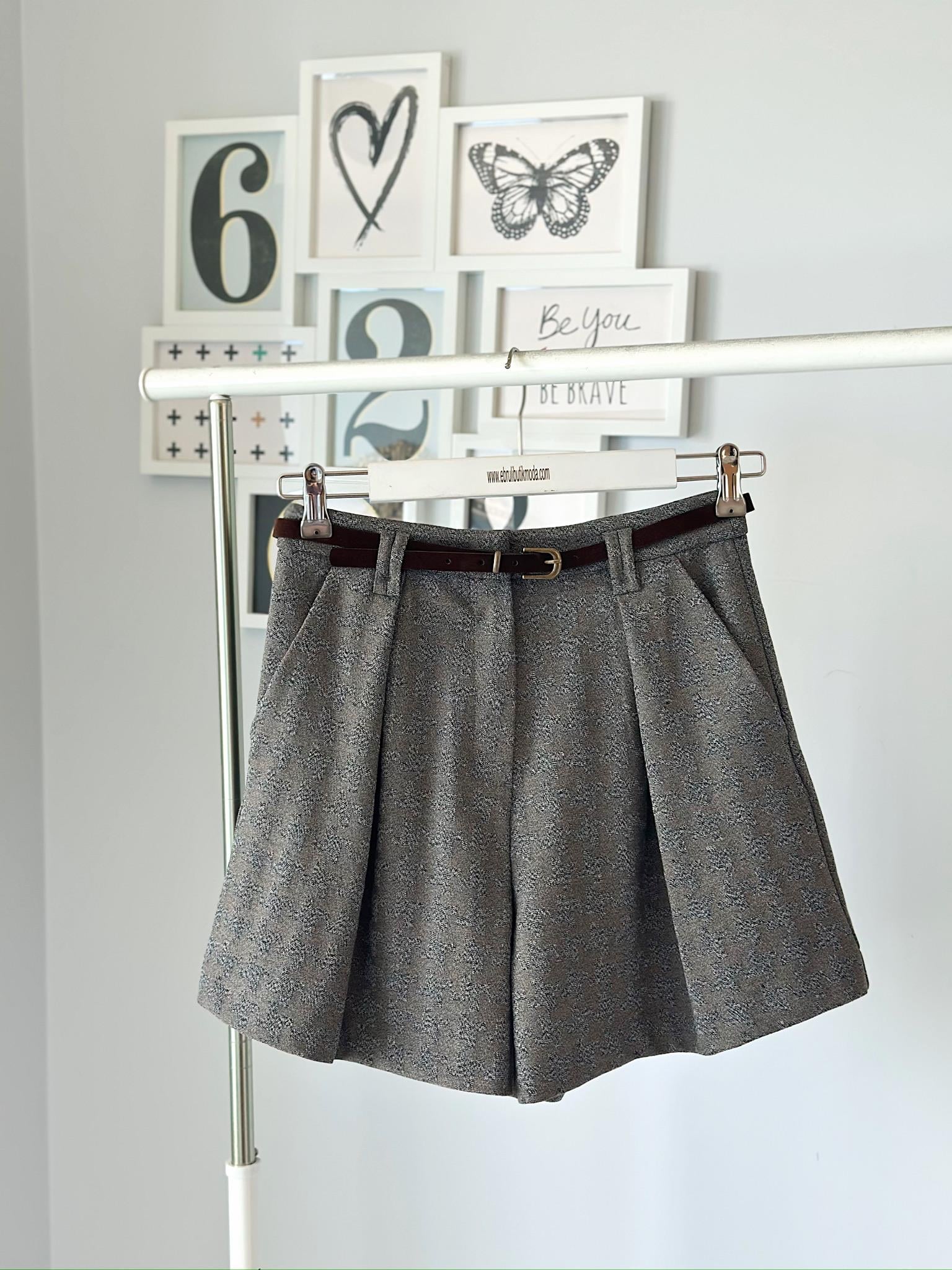 KEMERLİ BERMUDA ŞORT