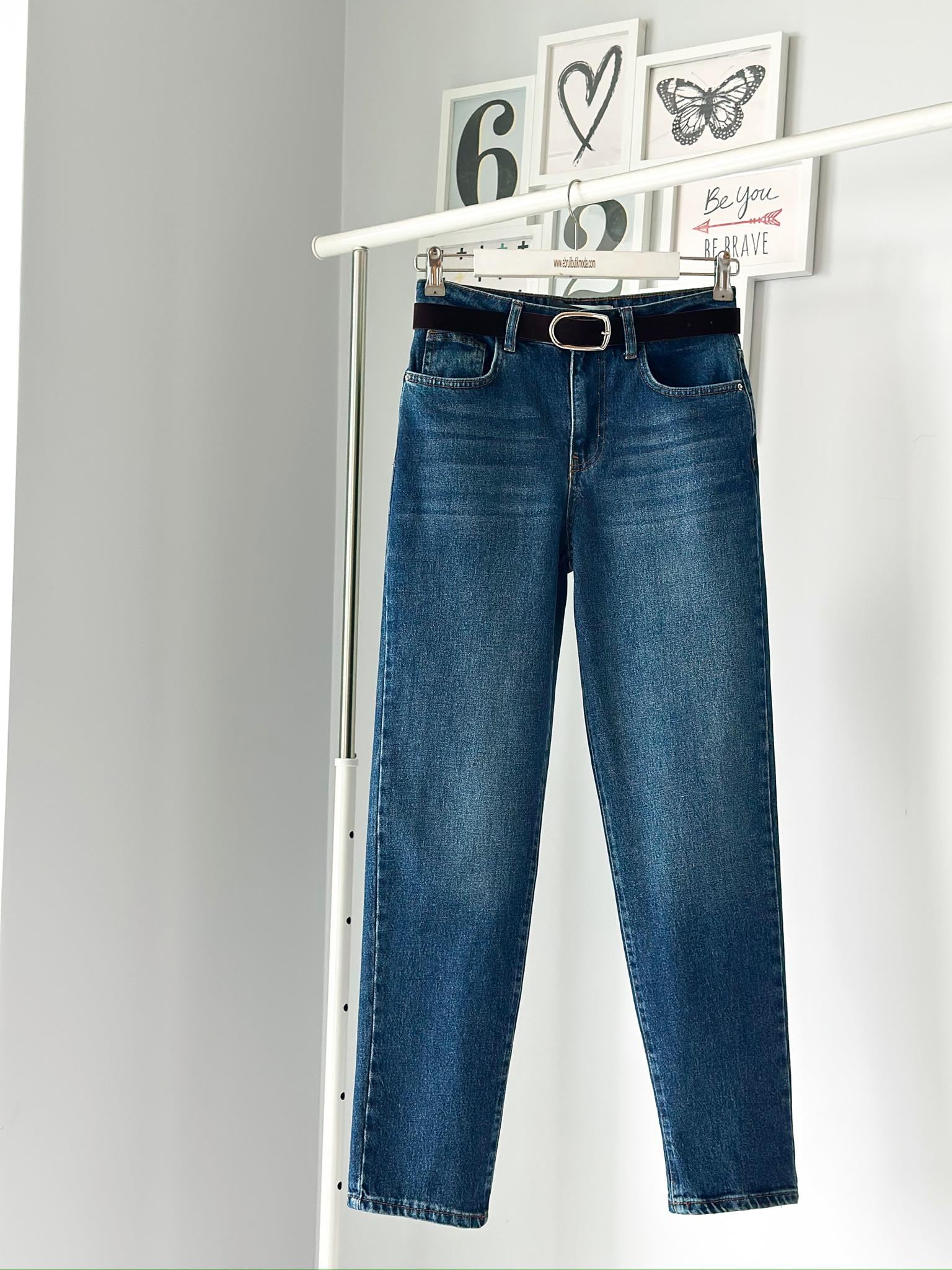 KEMERLİ MOM FİT JEAN