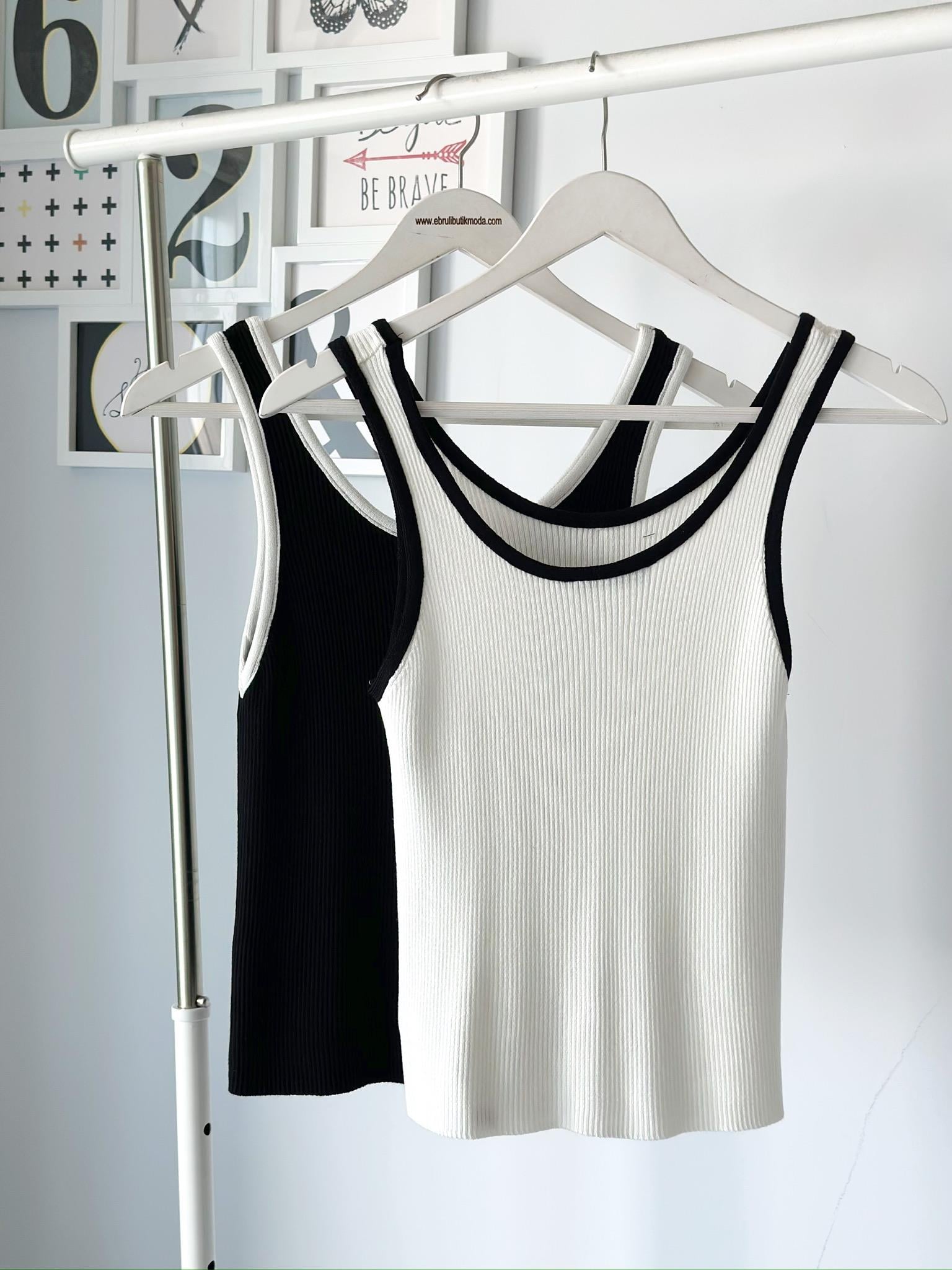 KONTRAST ŞERİTLİ ATLET