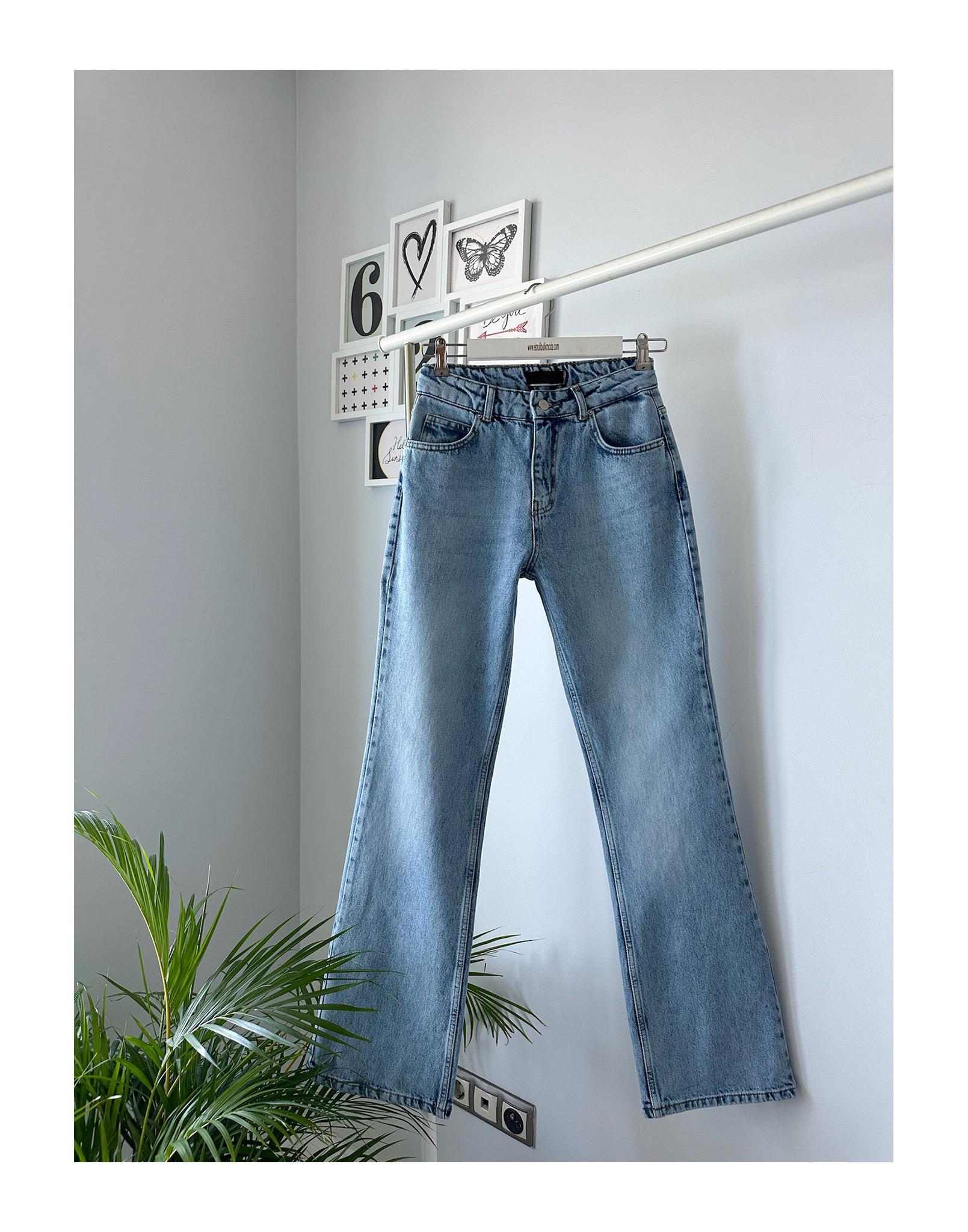 LIGHT BLUE FLARE JEAN