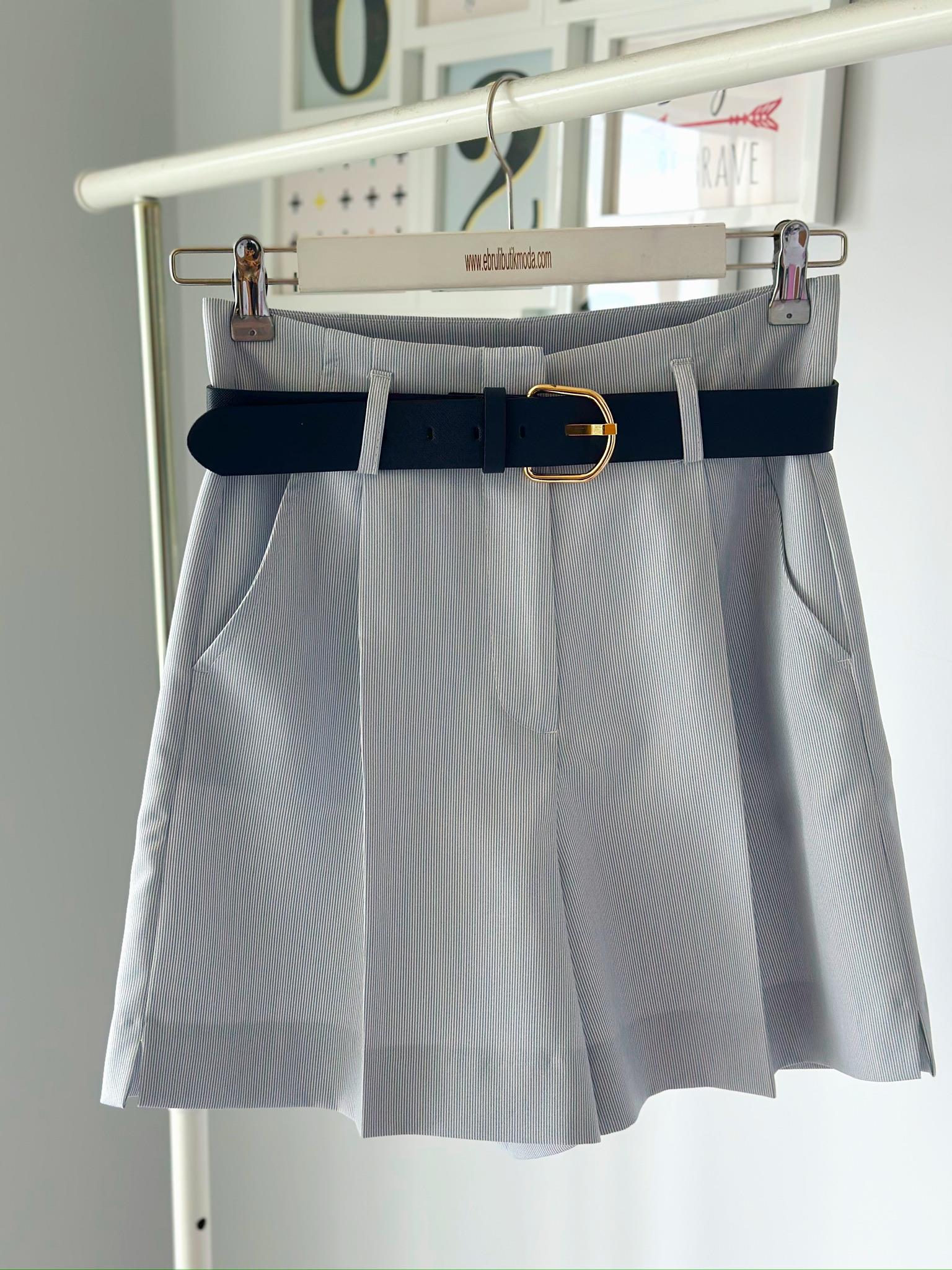 MAVİ ÇİZGİLİ ŞORT