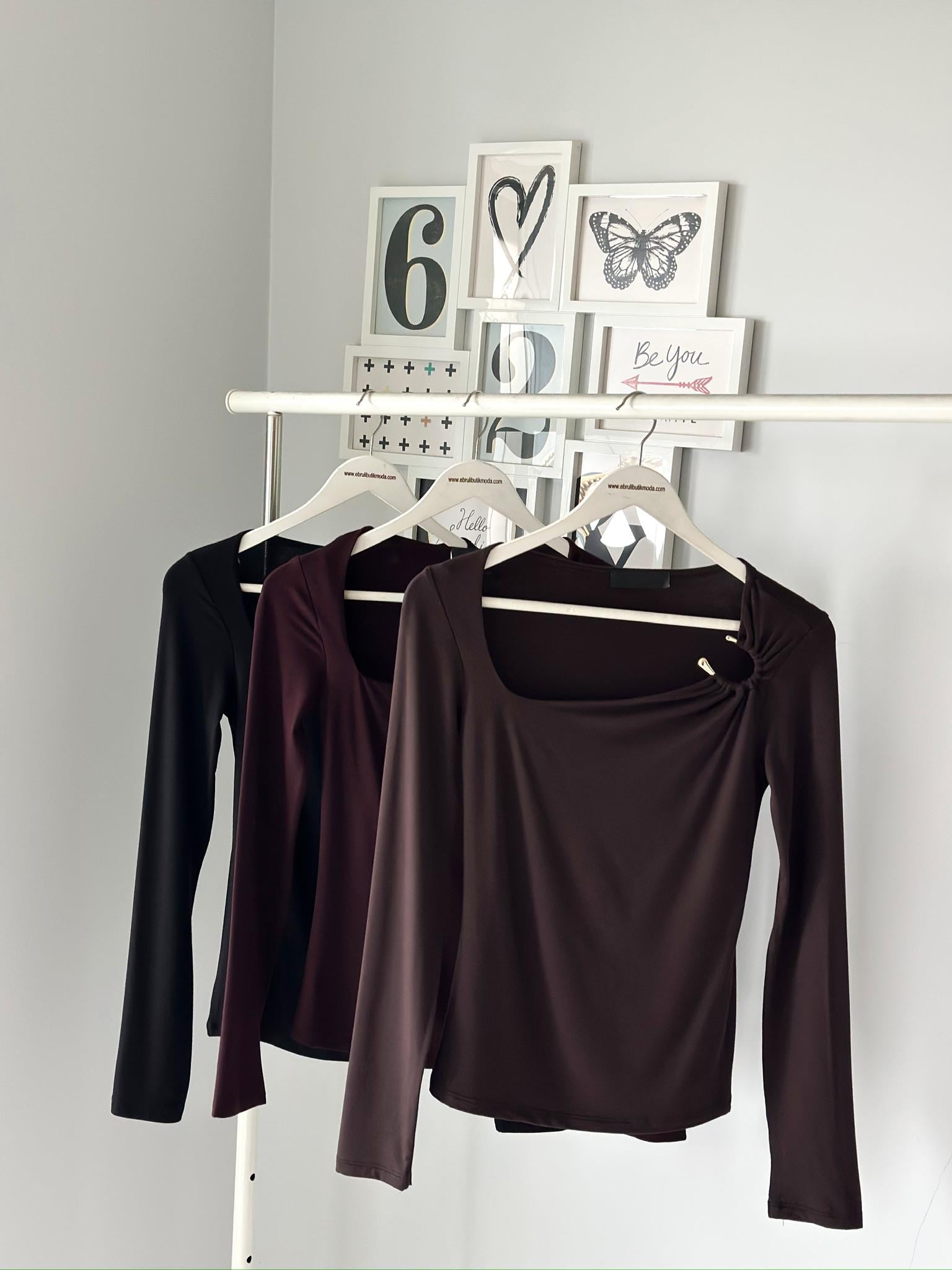 METAL AKSESUARLI BLUZ