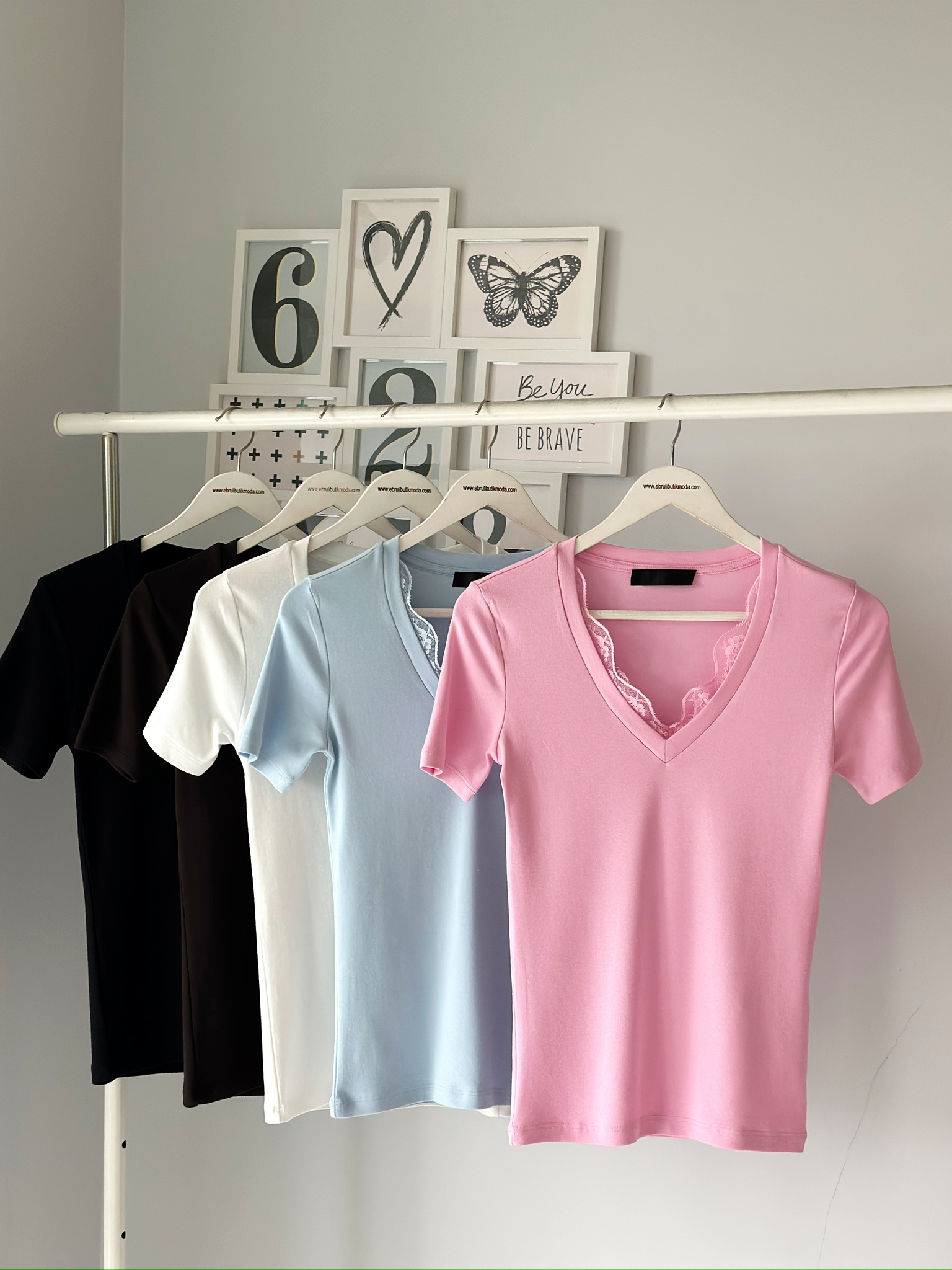 MODAL YAKASI DANTELLİ V YAKA TSHIRT