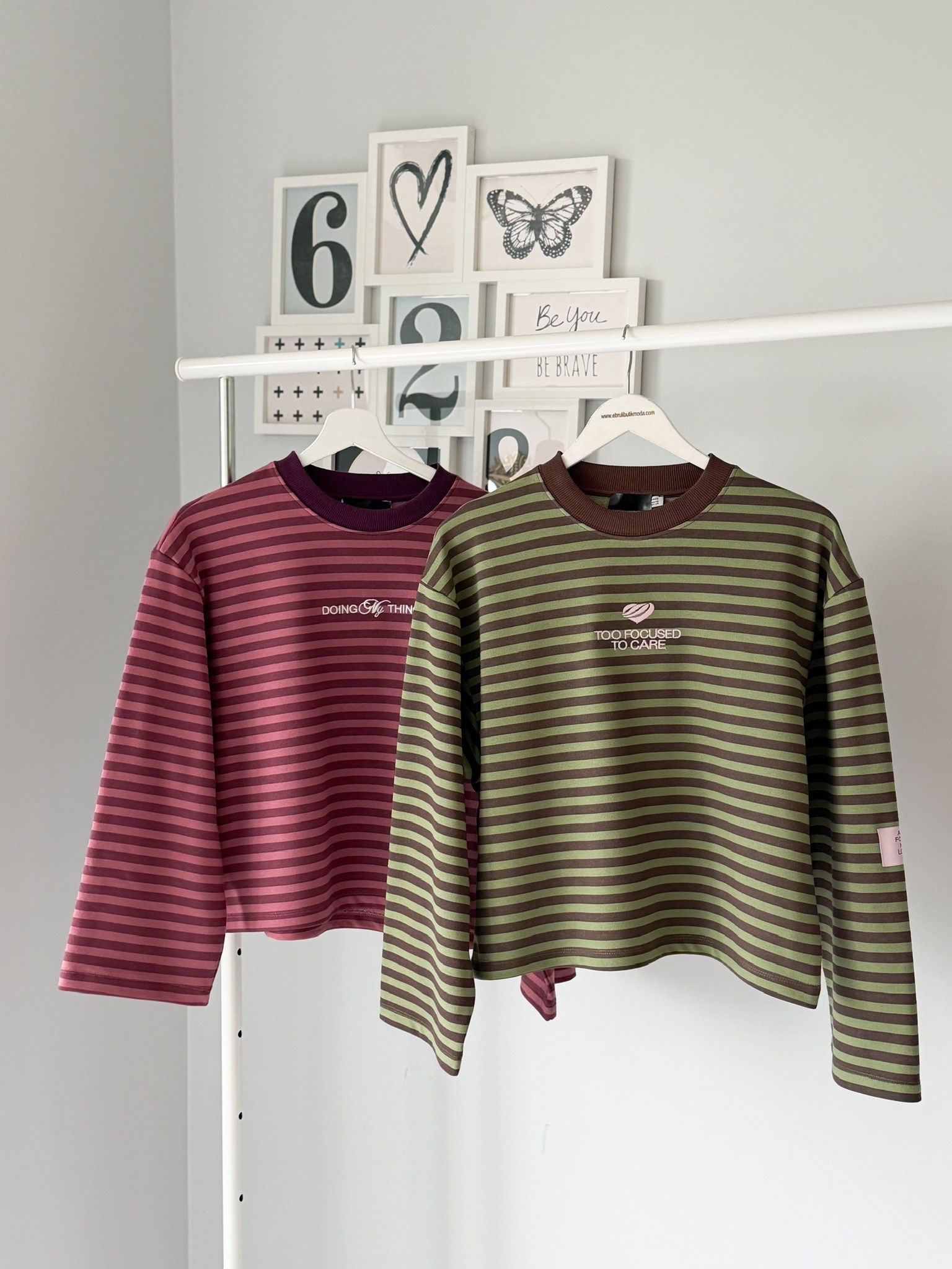 NAKIŞLI ÇİZGİLİ SWEATSHIRT