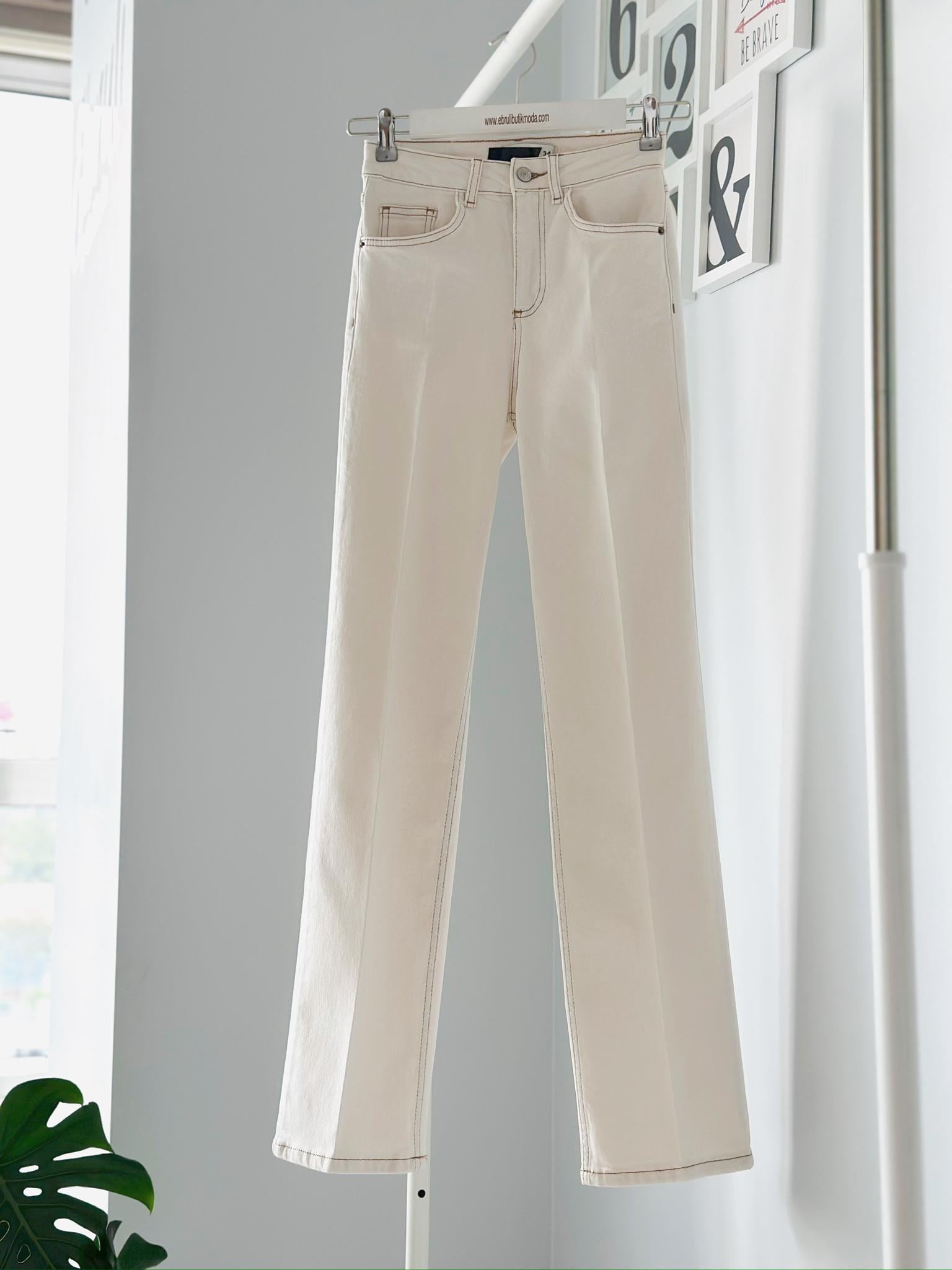 NATURAL FLARE JEAN