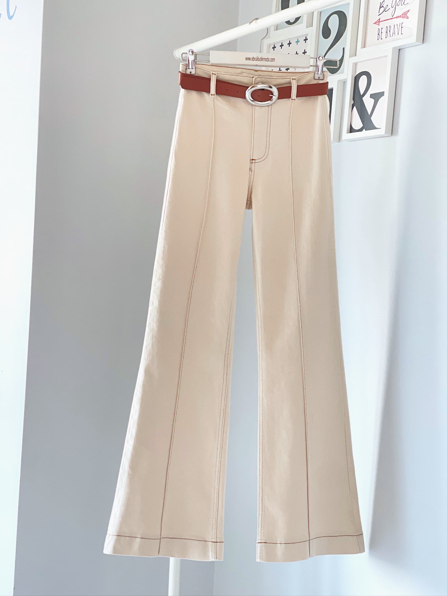 NATURAL NERVÜRLÜ KEMERLİ JEAN