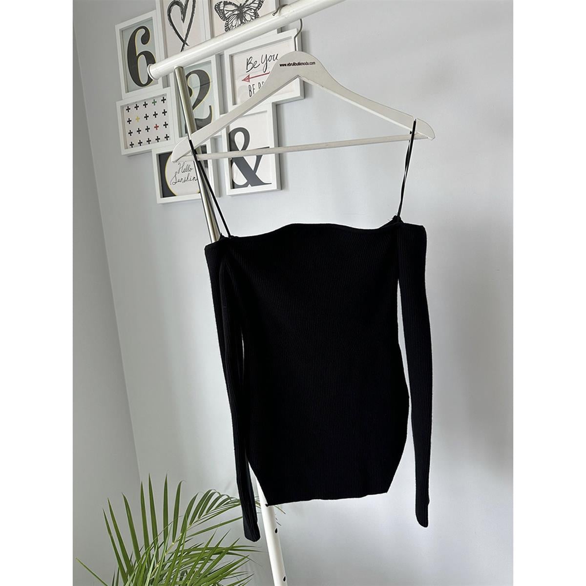 OMZU AÇIK YIRTMAÇLI KAZAK