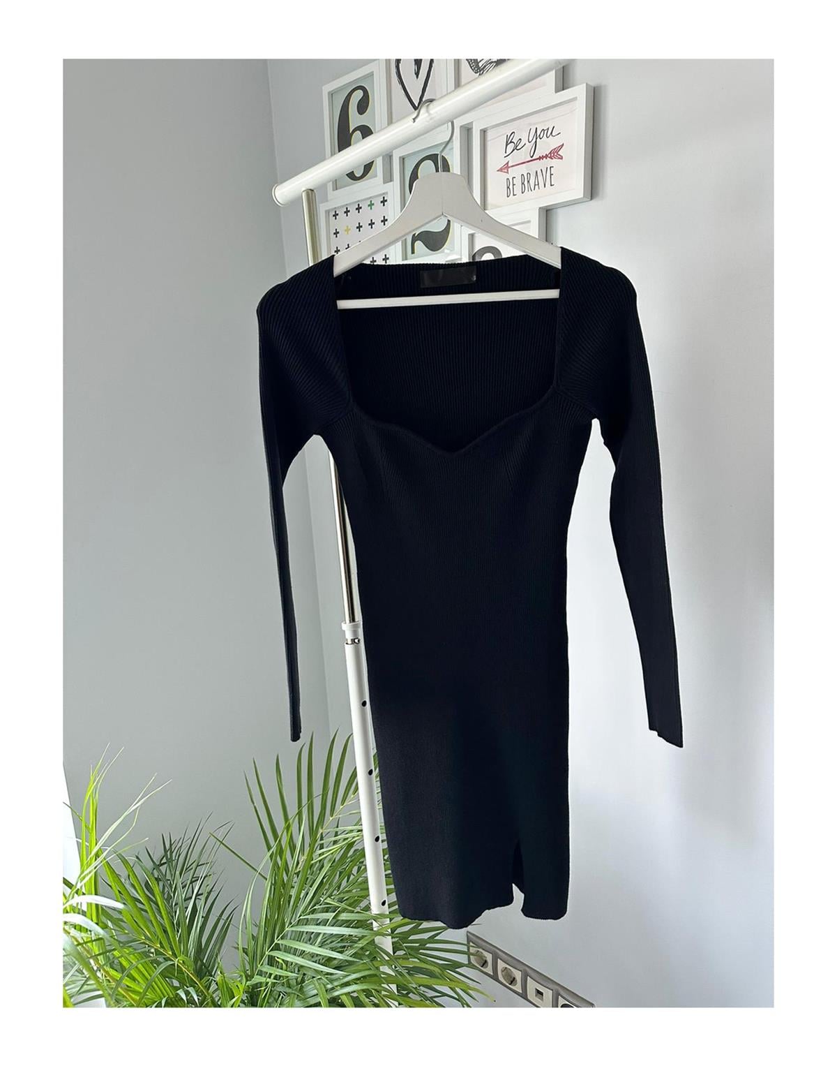 ÖNÜ DEKOLTELİ FİTİLLİ ELBİSE