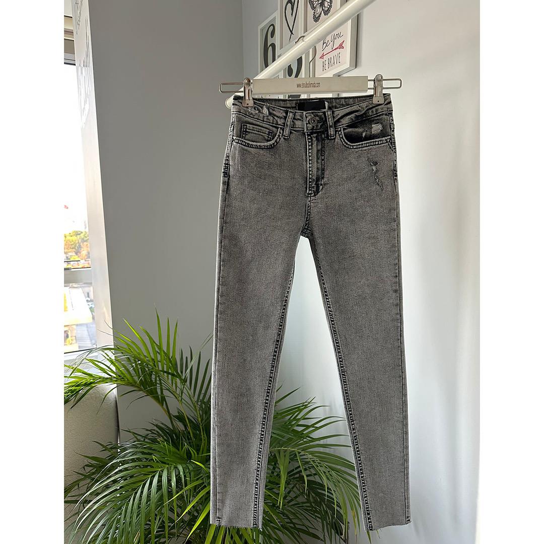 PAÇASI KESİK GRİ SKINNY JEAN