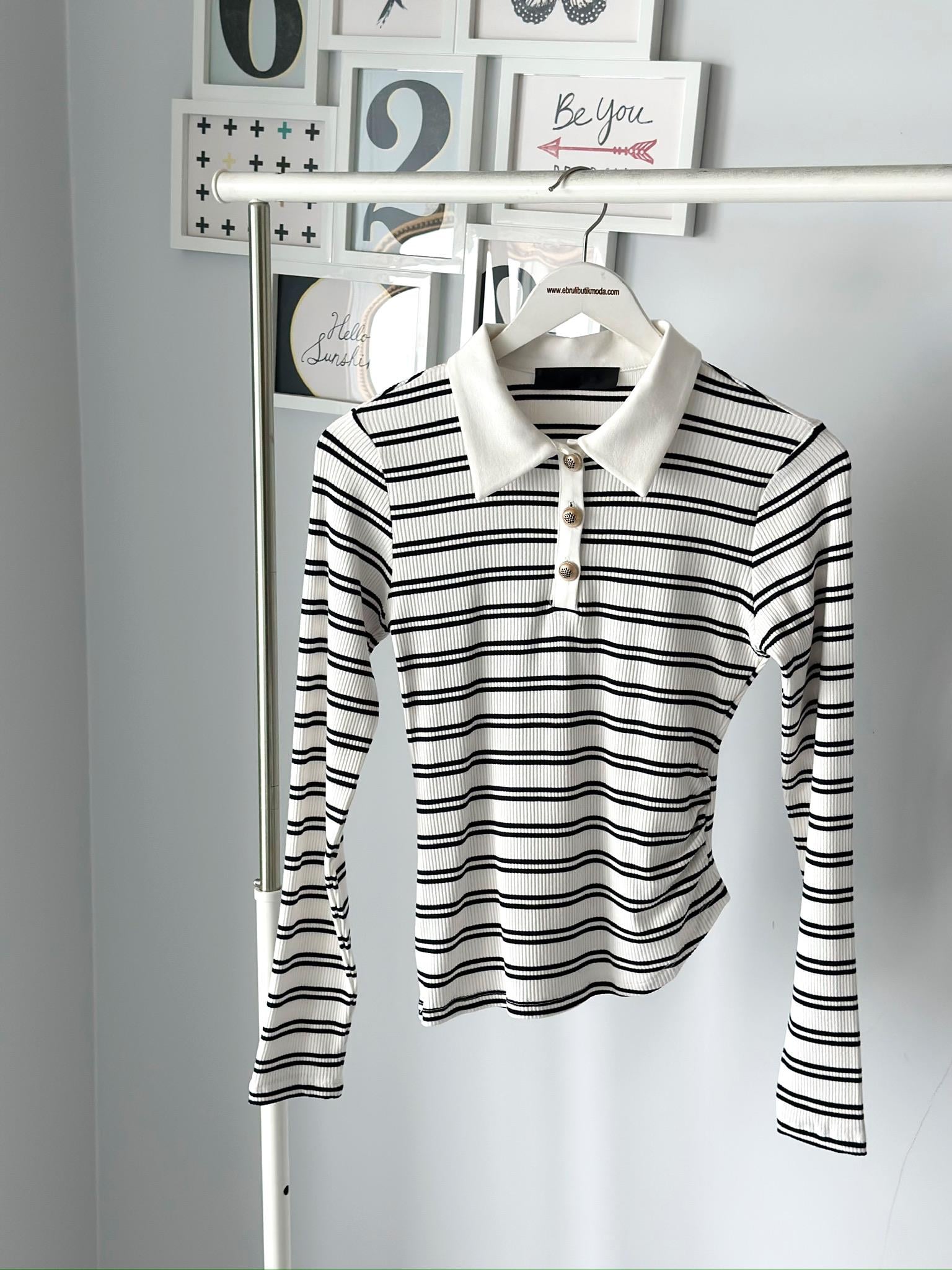 POLO YAKA GOLD DÜĞMELİ BLUZ