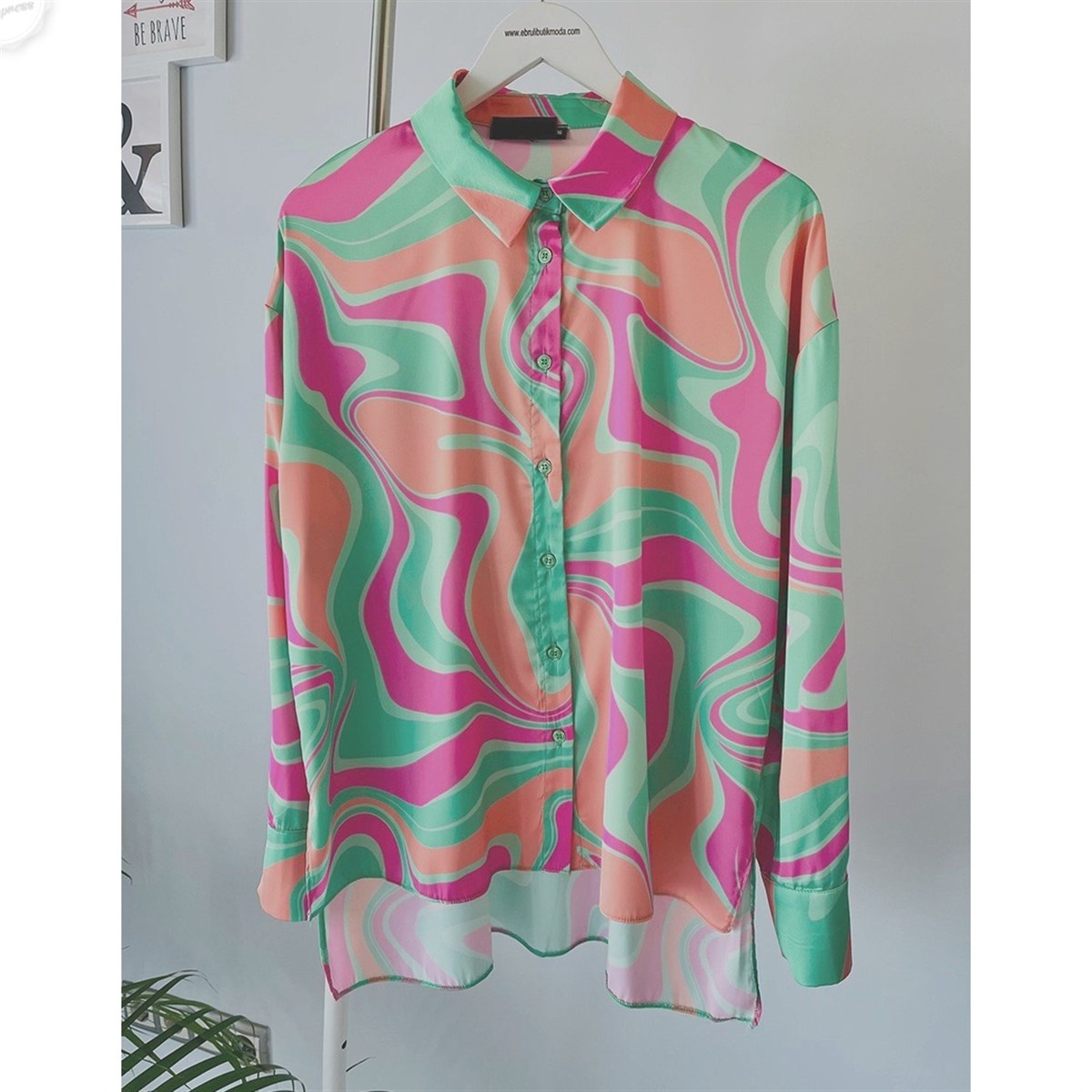 RENKLİ DESENLİ SATEN GÖMLEK