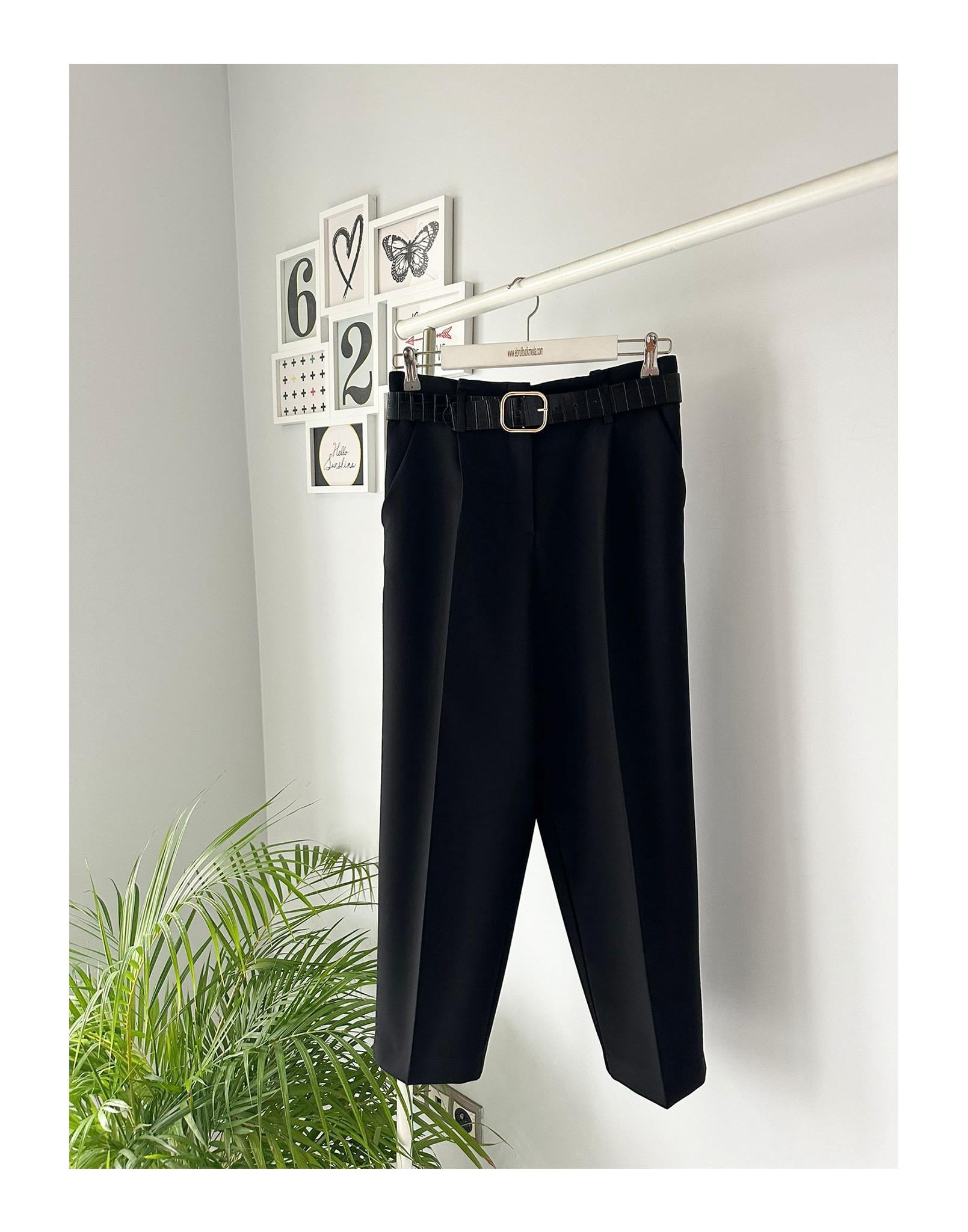 SİYAH KEMERLİ FİT PANTOLON