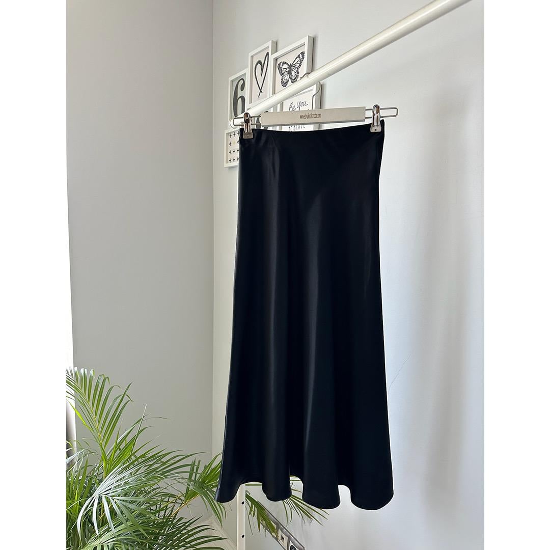 SİYAH SATEN VEREV ETEK