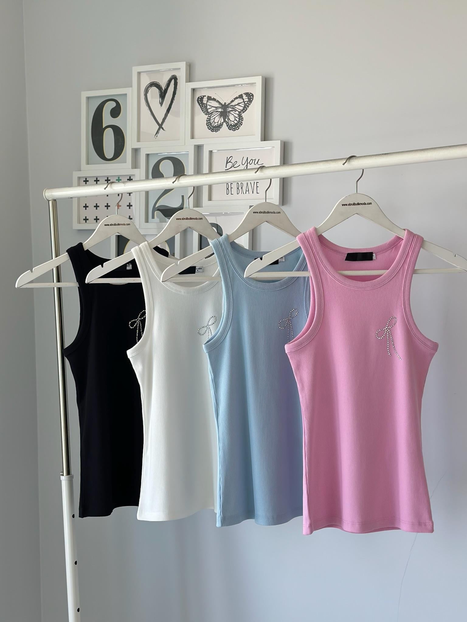 TAŞLI FİYONKLU BLUZ