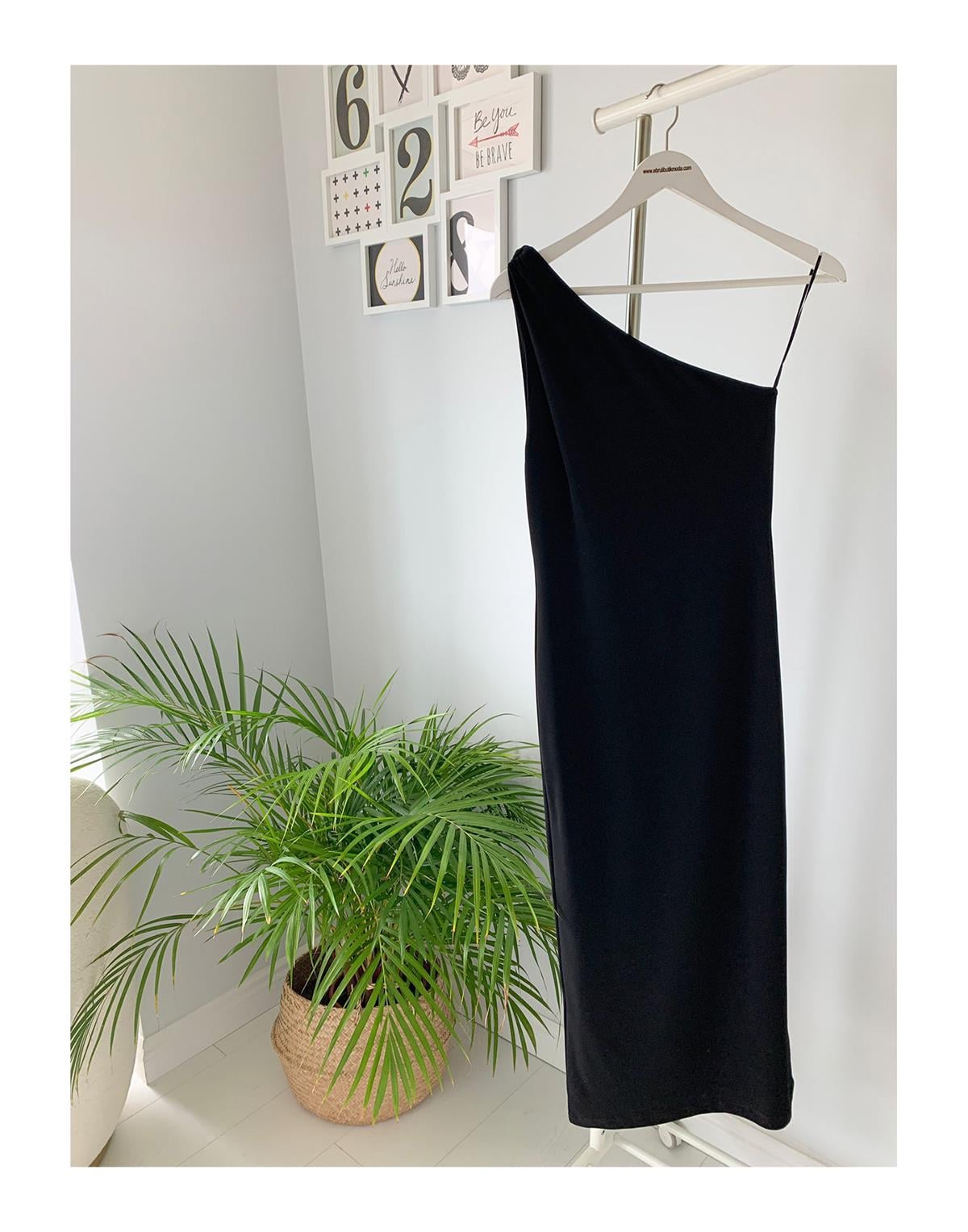 TEK OMUZ MİDİ ELBİSE