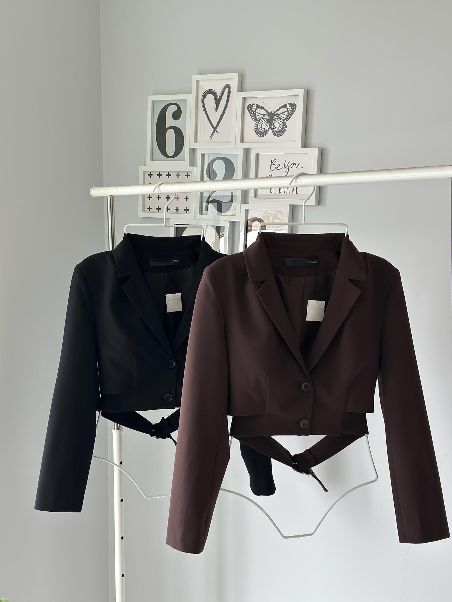 TOKA KEMERLİ CROP BLAZER