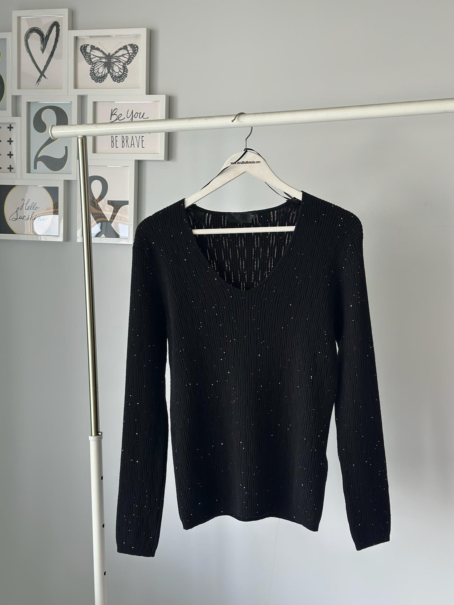 V YAKA FİTİLLİ PULLU KAZAK