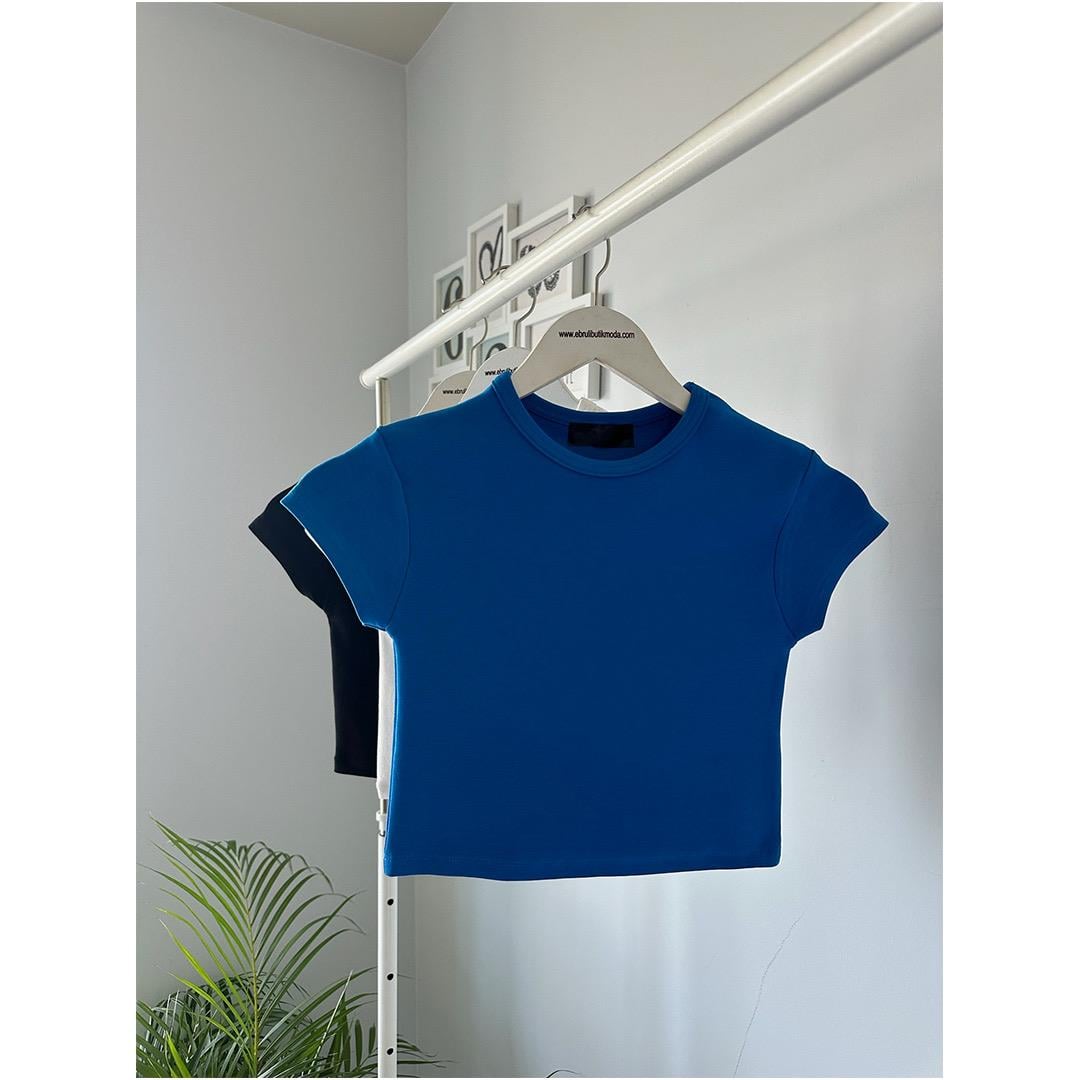 VÜCUDA OTURAN CROPTOP