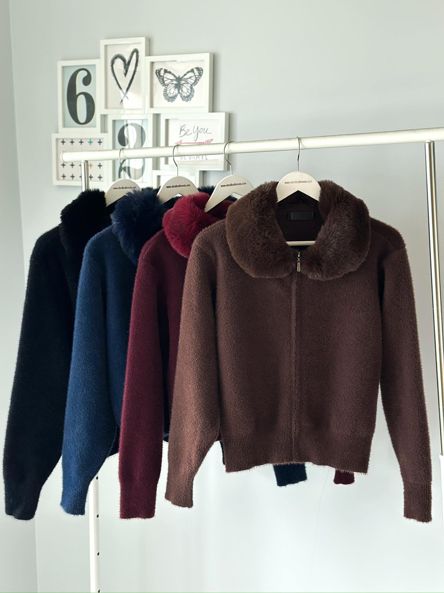 YAKASI KÜRKLÜ FERMUARLI HIRKA