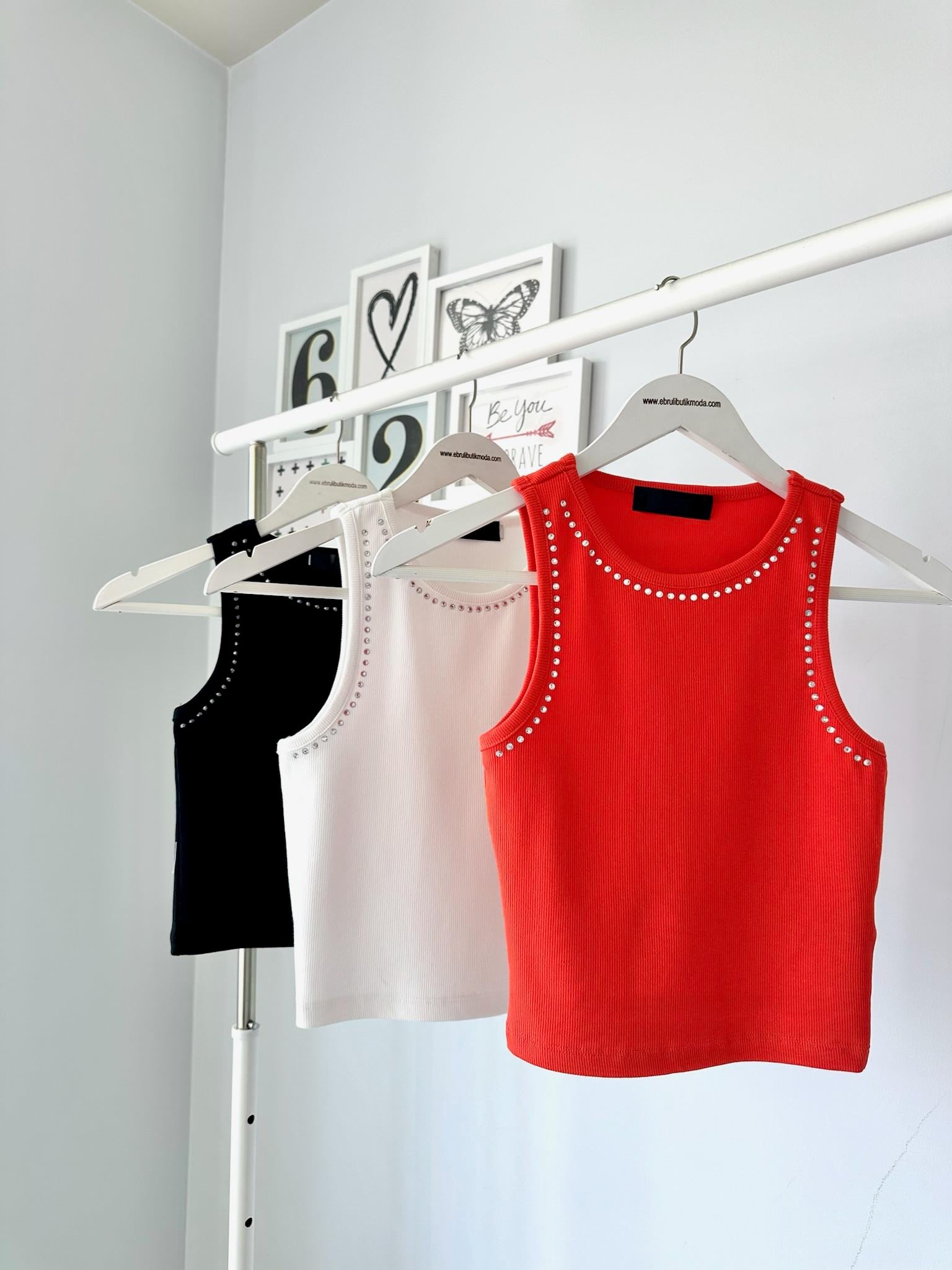 YAKASI TAŞ DİZİMLİ ATLET