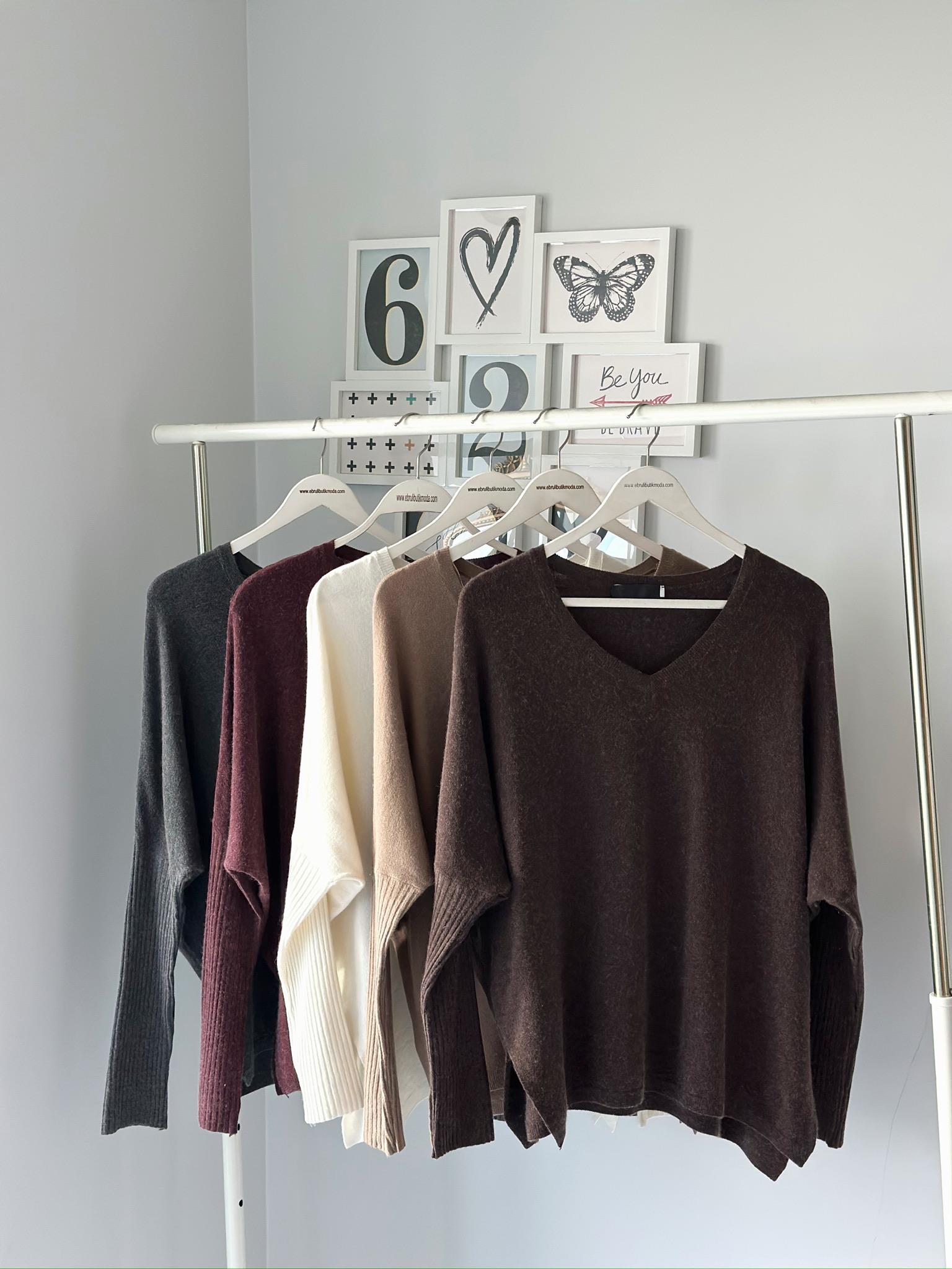 YANLARI YIRTMAÇLI KAŞMİR İÇERİKLİ TRİKO