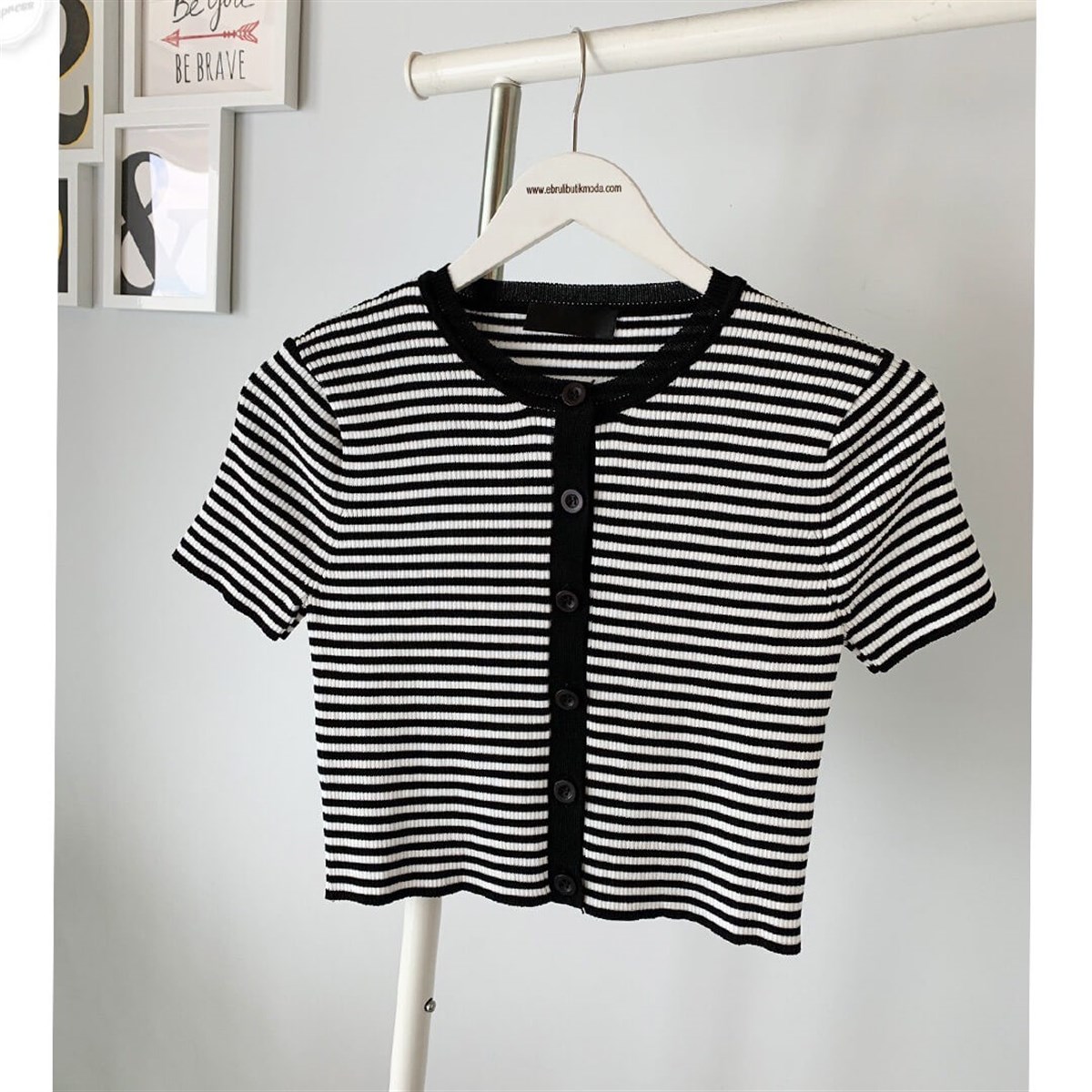 YARIM KOL ÇİZGİLİ TRİKO