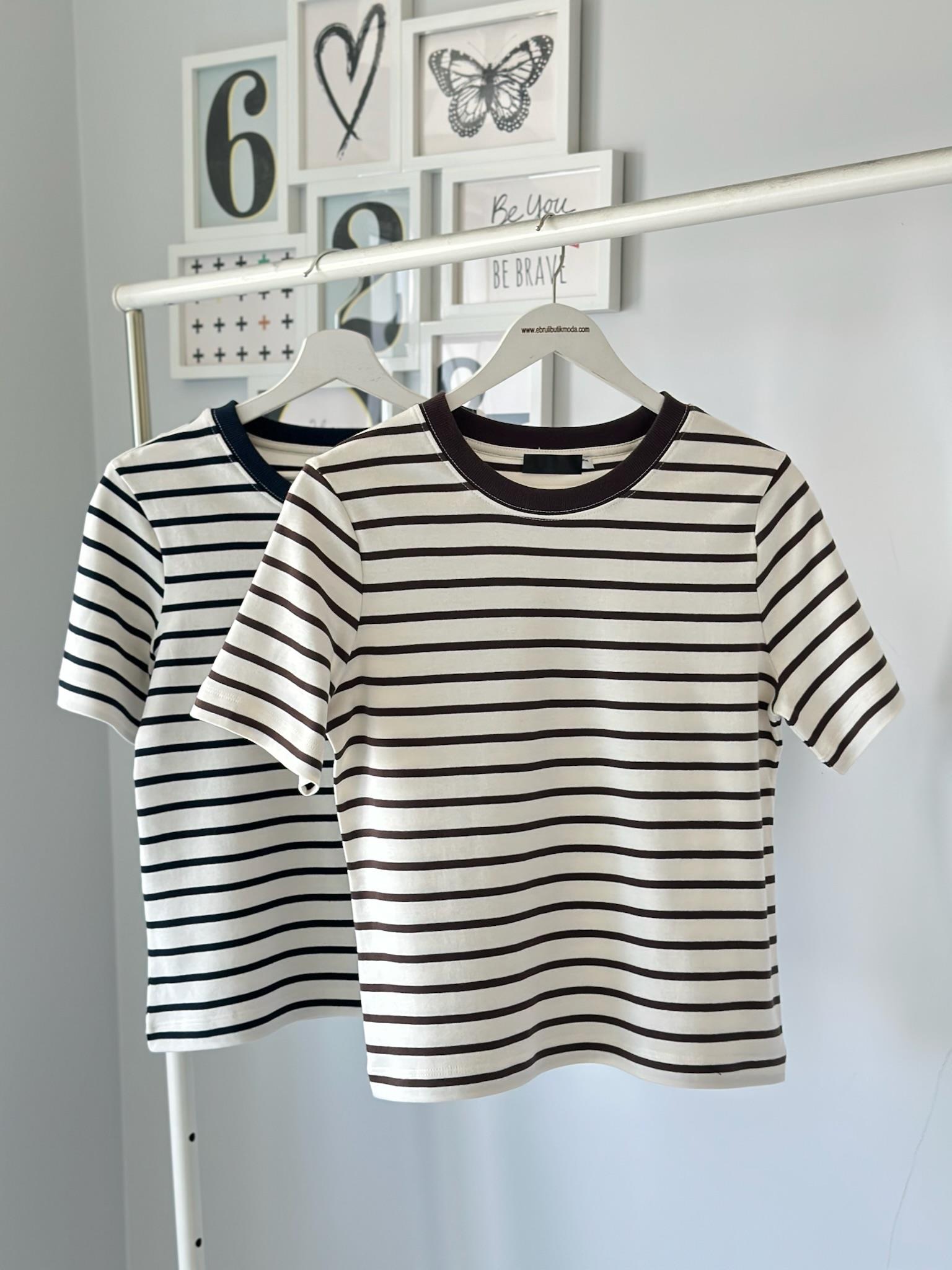 YARIM KOL ÇİZGİLİ TSHIRT