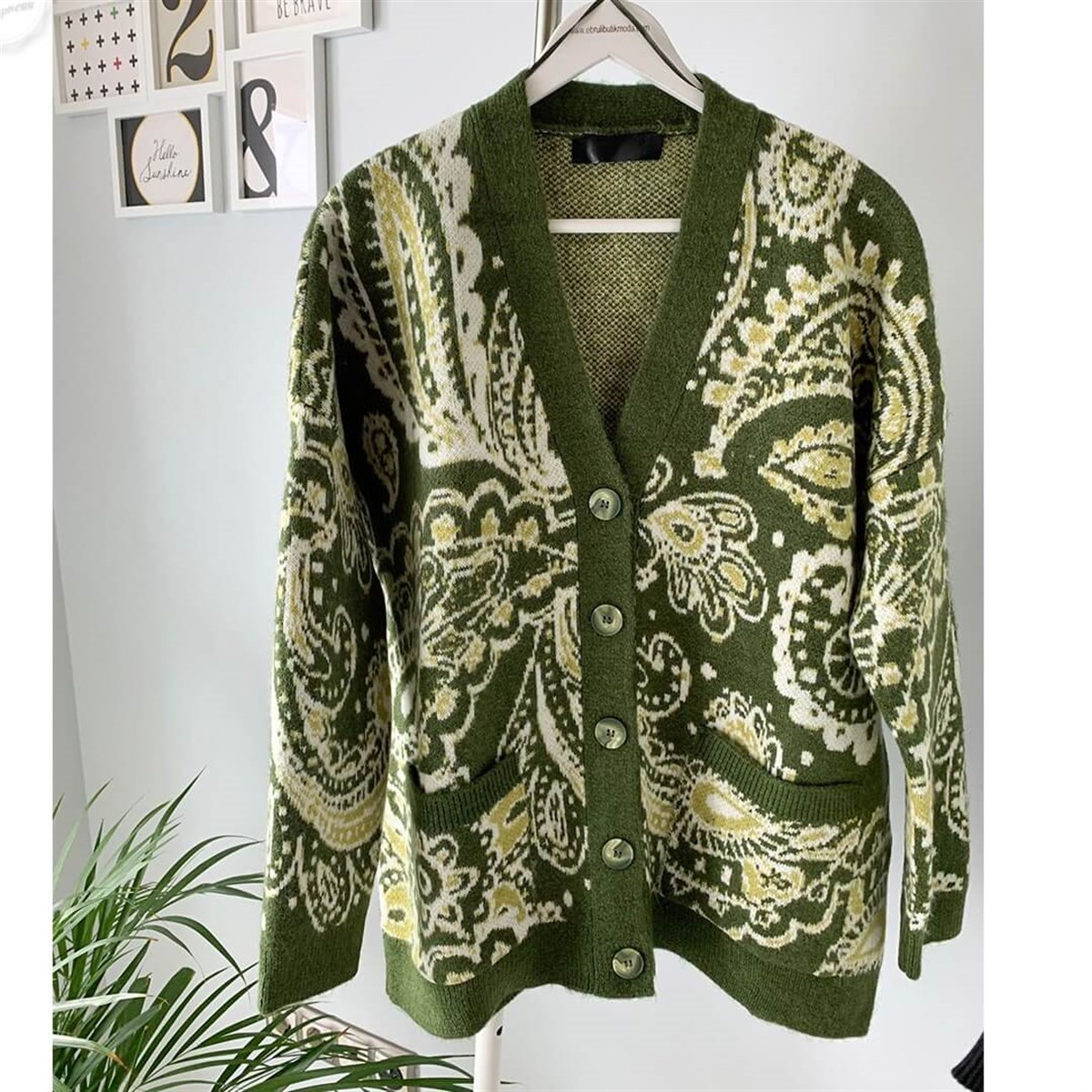 YEŞİL DESENLİ CEPLİ HIRKA