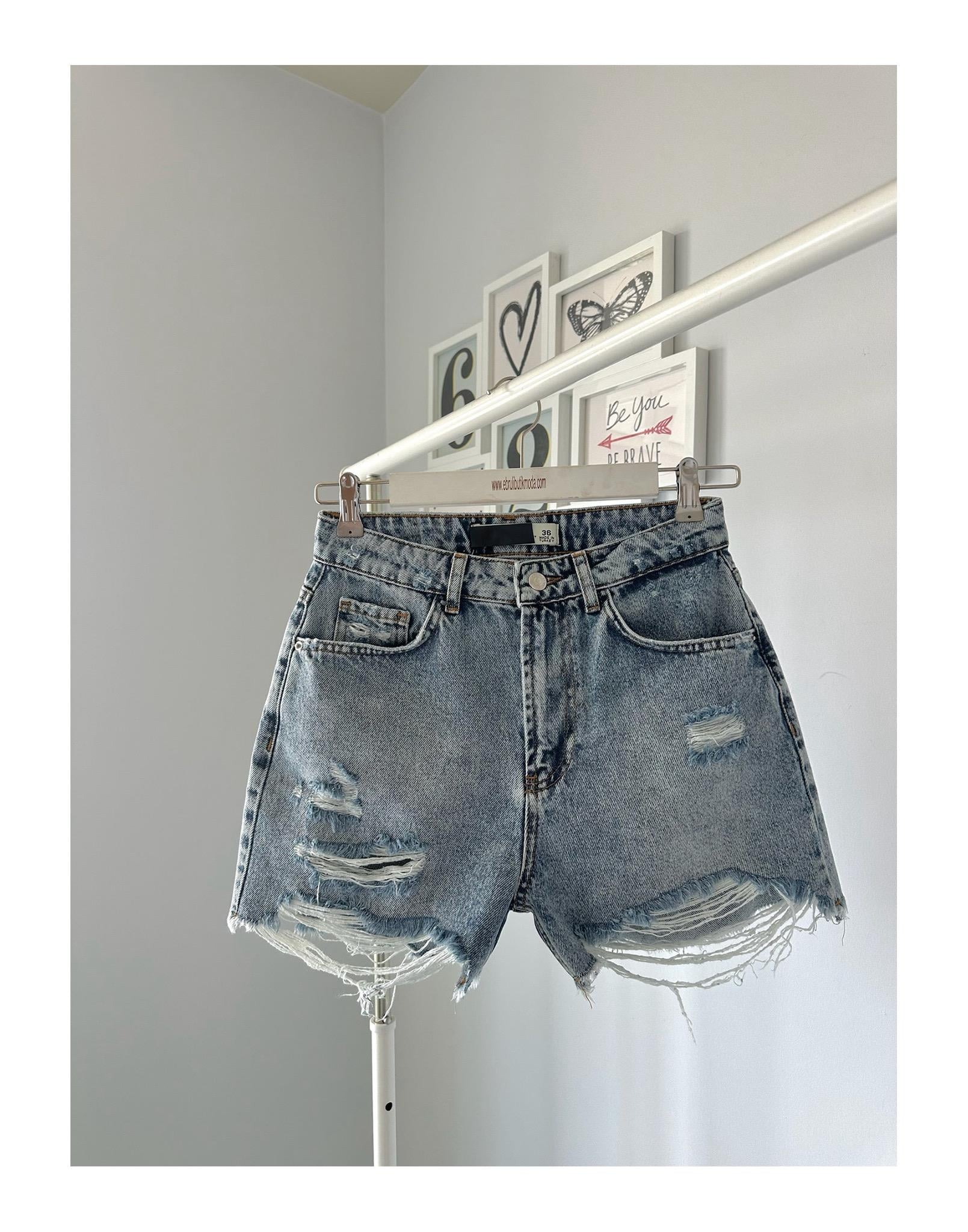 YIRTIKLI DENIM ŞORT