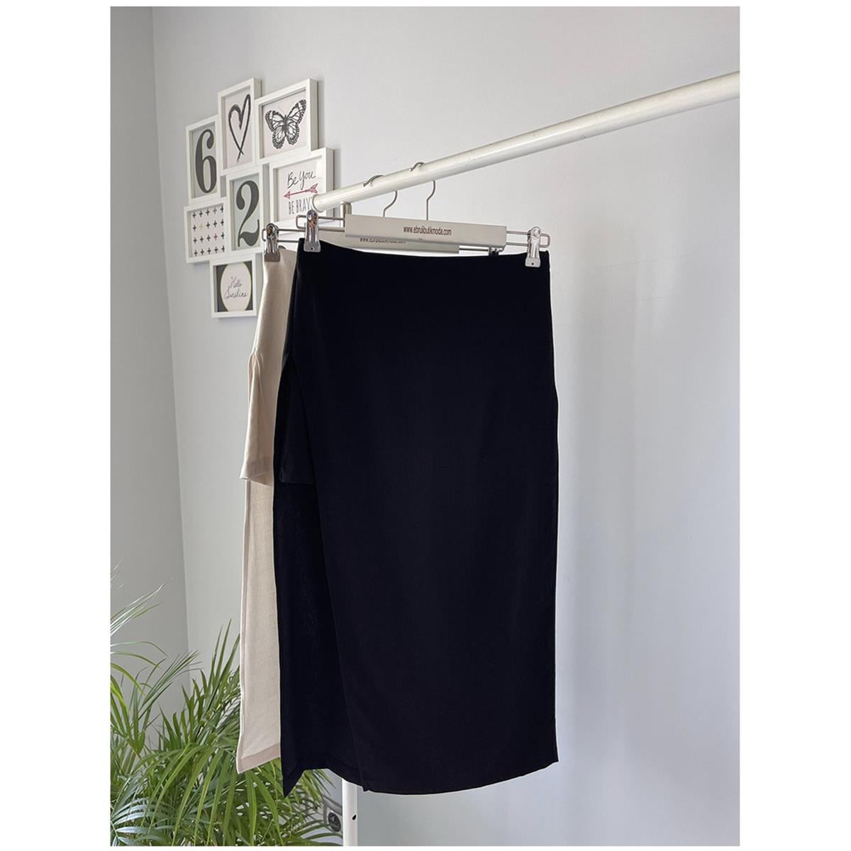 YIRTMAÇ DETAY ŞORTLU ETEK