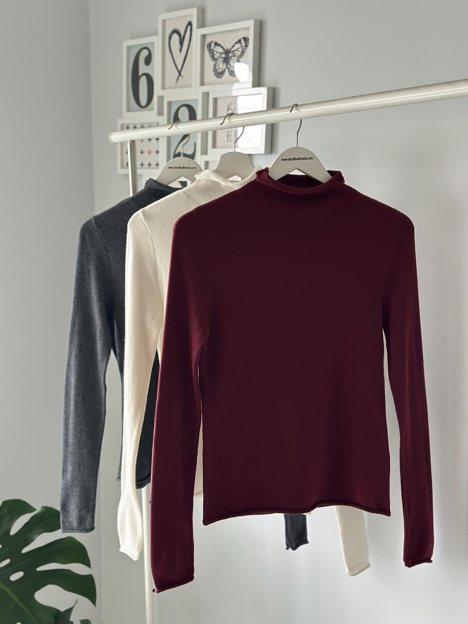 YUMUŞAK DOKULU DİK YAKA KAZAK