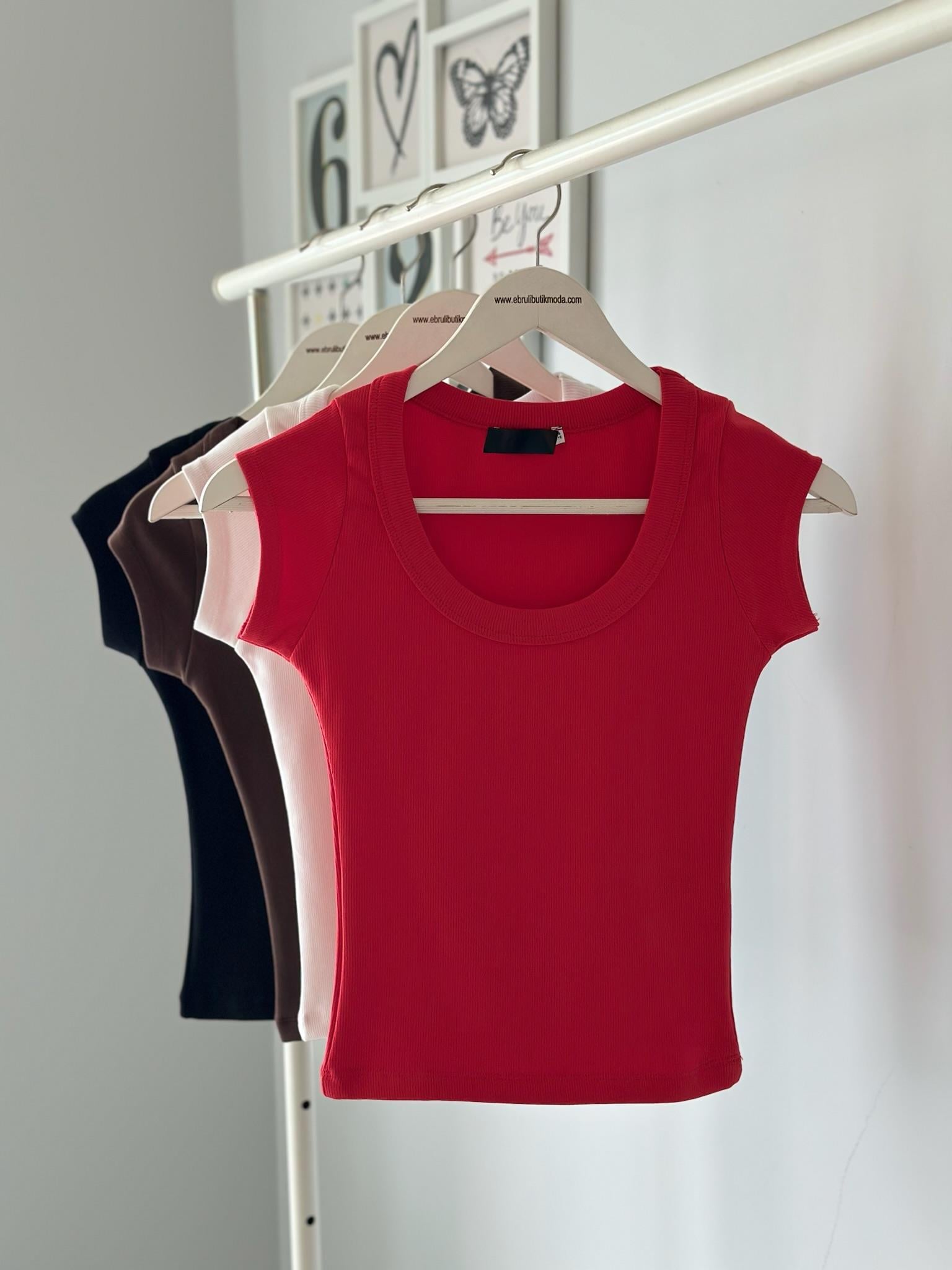 YUVARLAK YAKA FİTİLLİ BLUZ