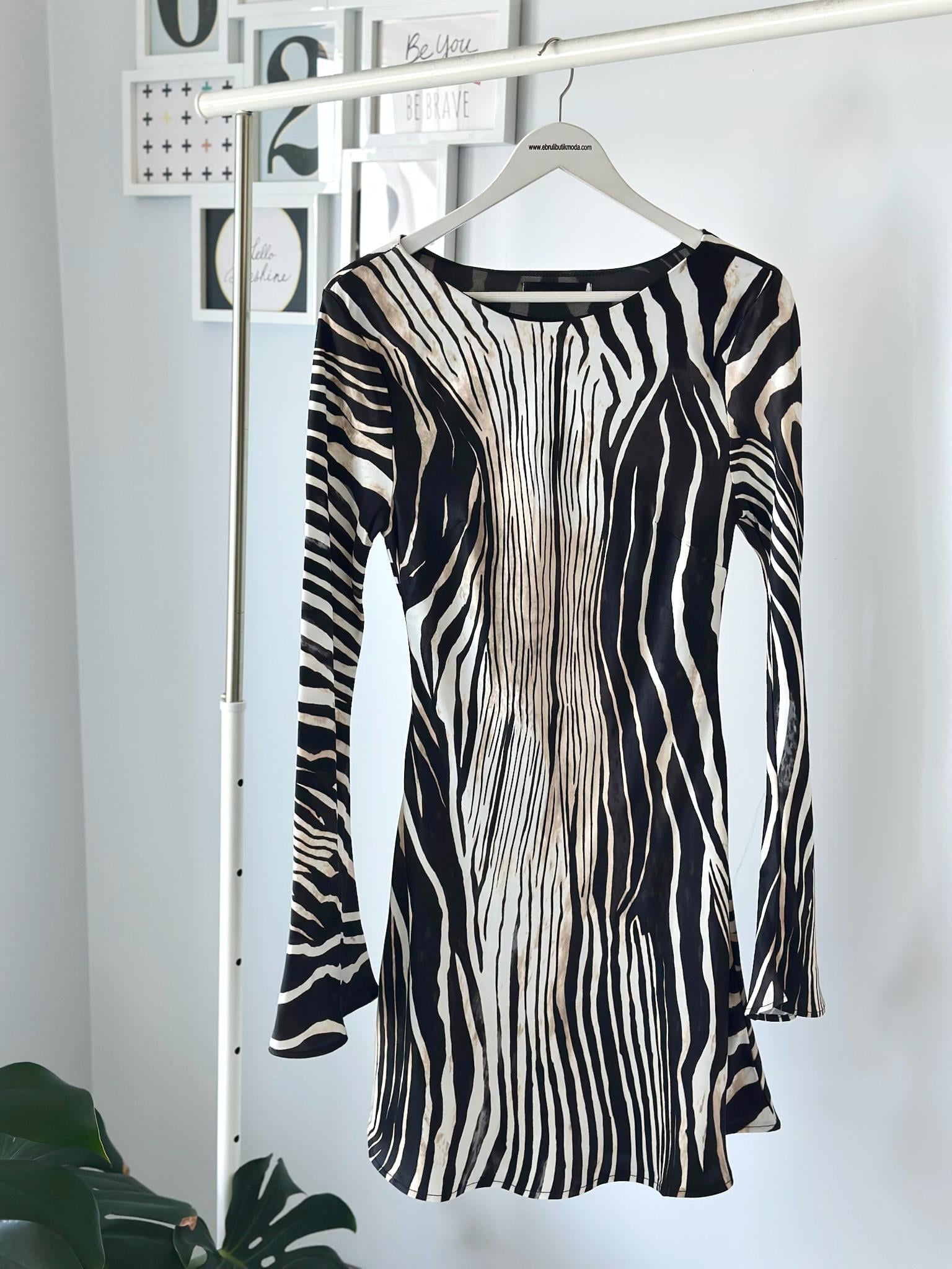ZEBRA DESEN ELBİSE