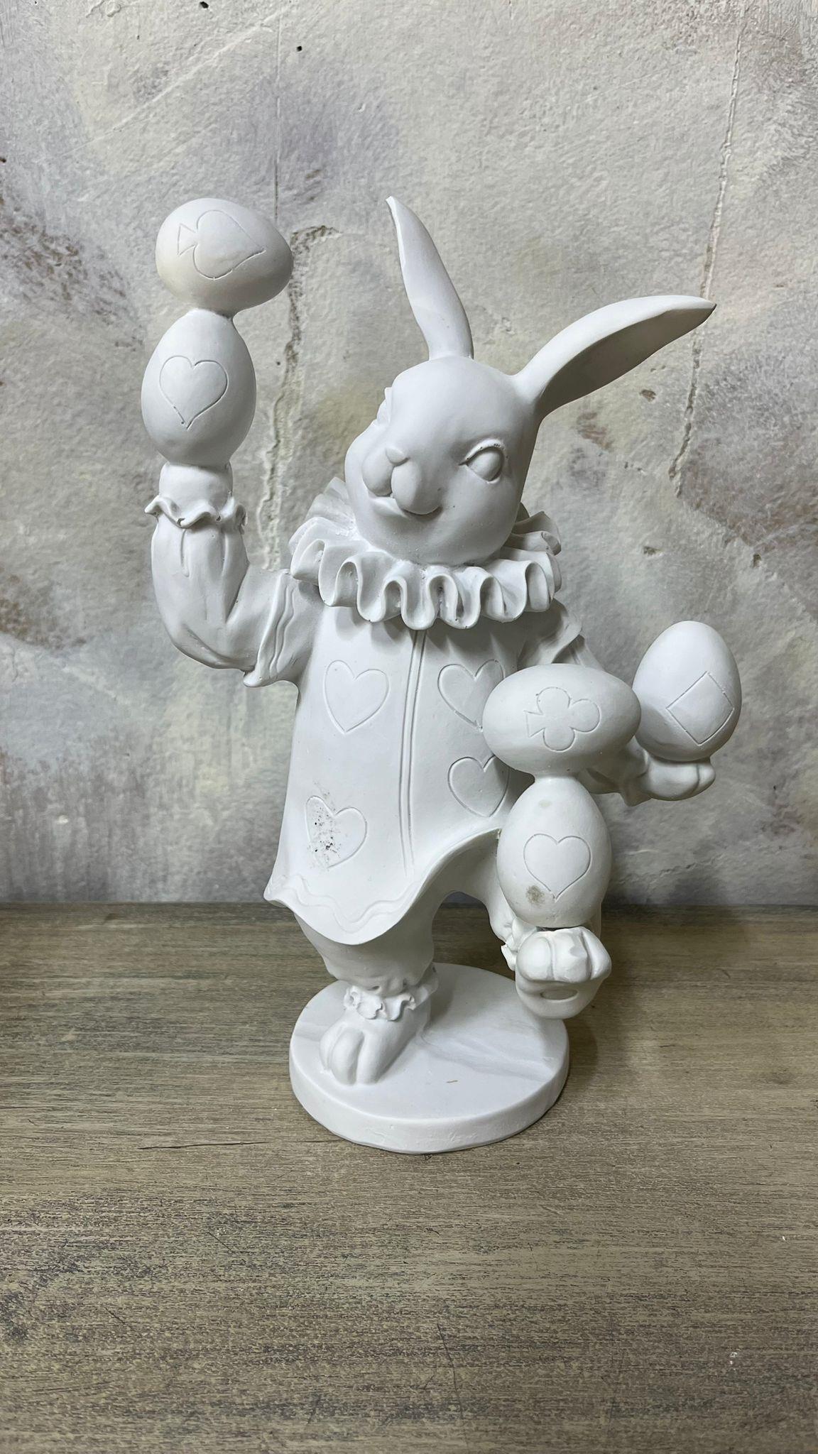 ELİNDE AYAĞINDA YUMURTA TUTAN TAVŞAN 27X16 CM