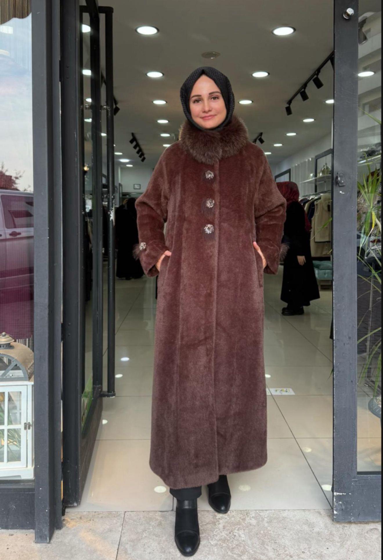 Kaban angora yaka kürklü ön ve kollarda boncuk işlemeli kahverengi