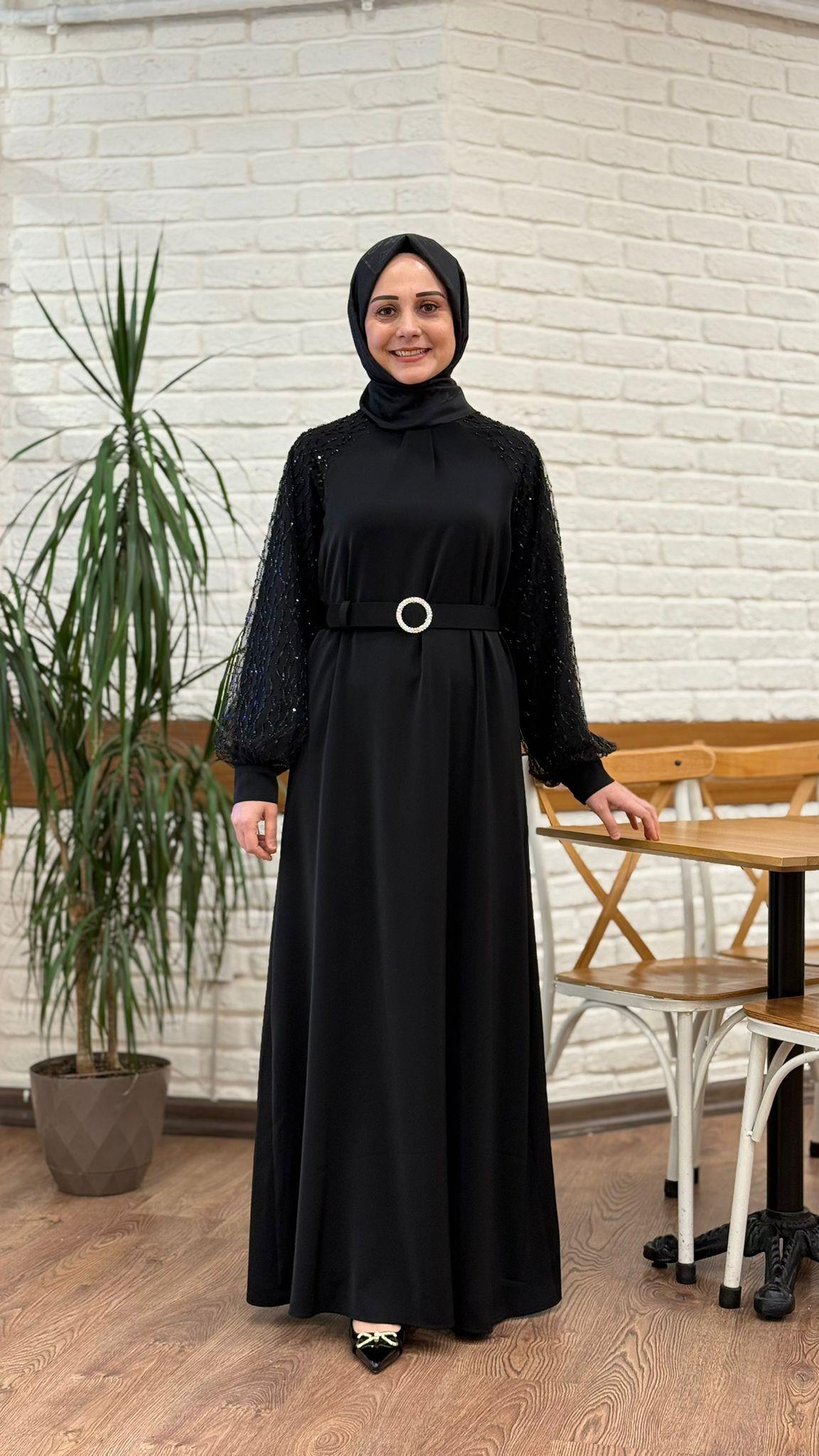 KOLLARI TAŞLI ELBİSE SİYAH