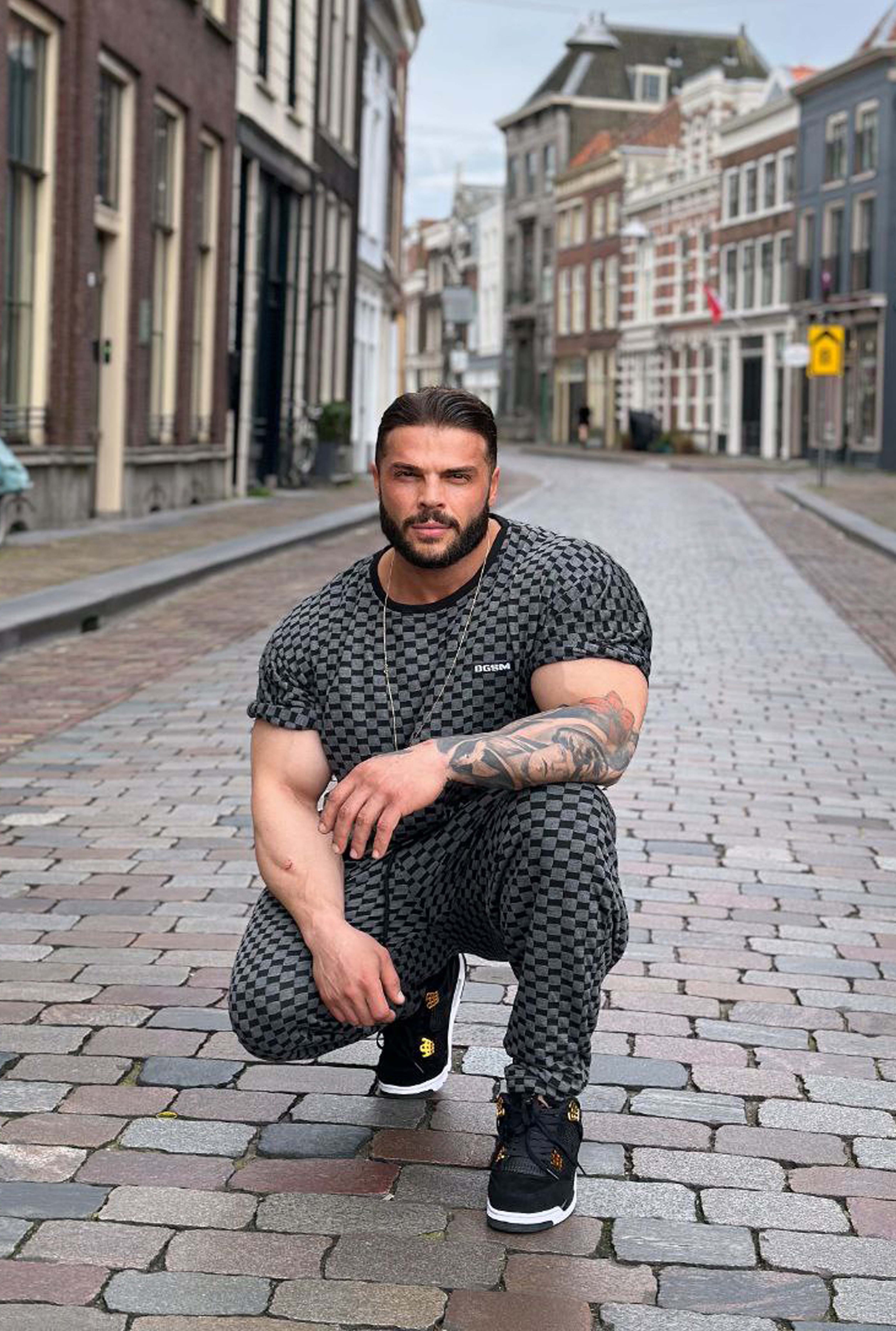 Mens Streetwear t-shirt and sweatpants