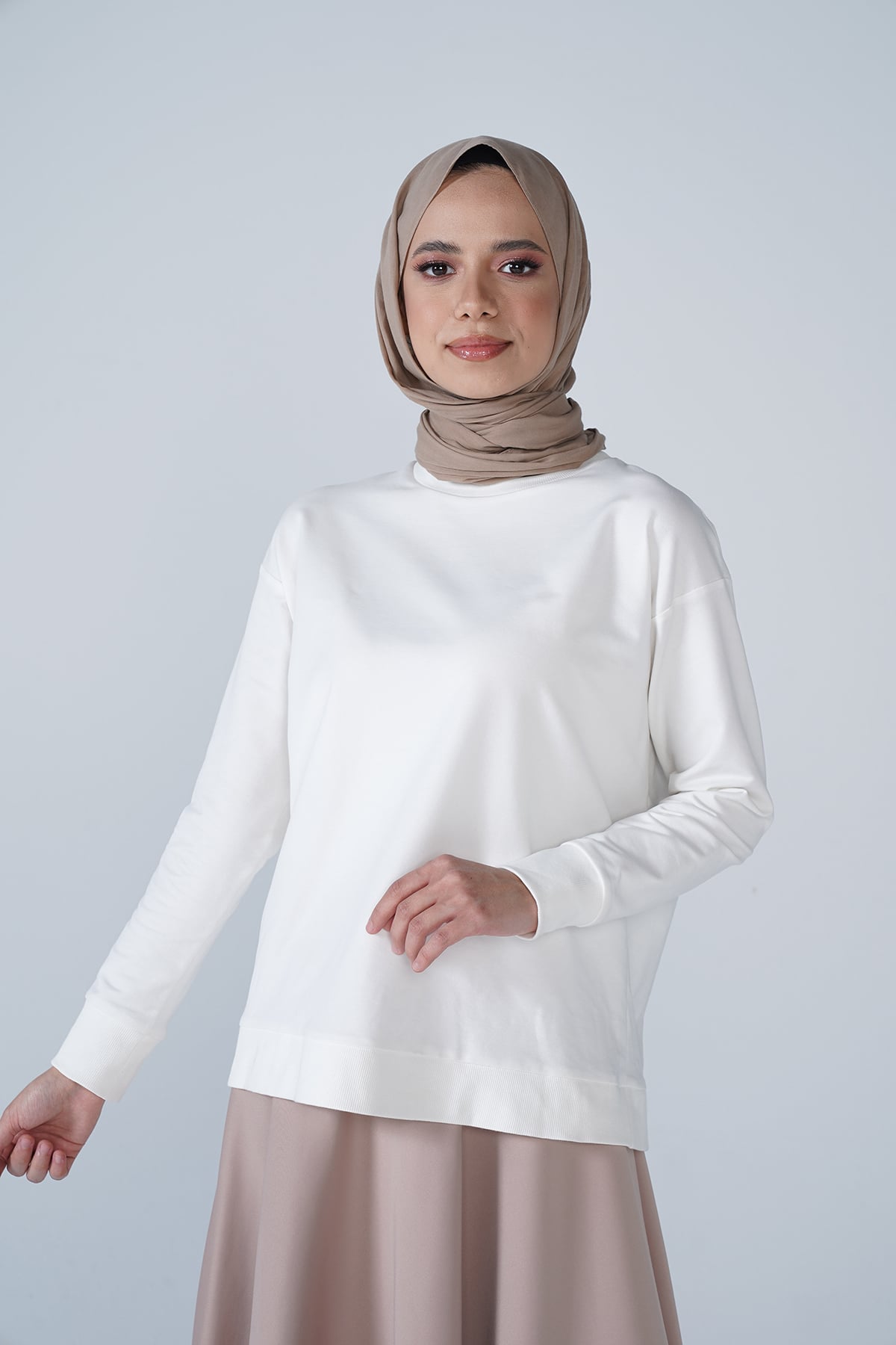 Bisiklet Yaka Basic İki İplik Sweat Ekru